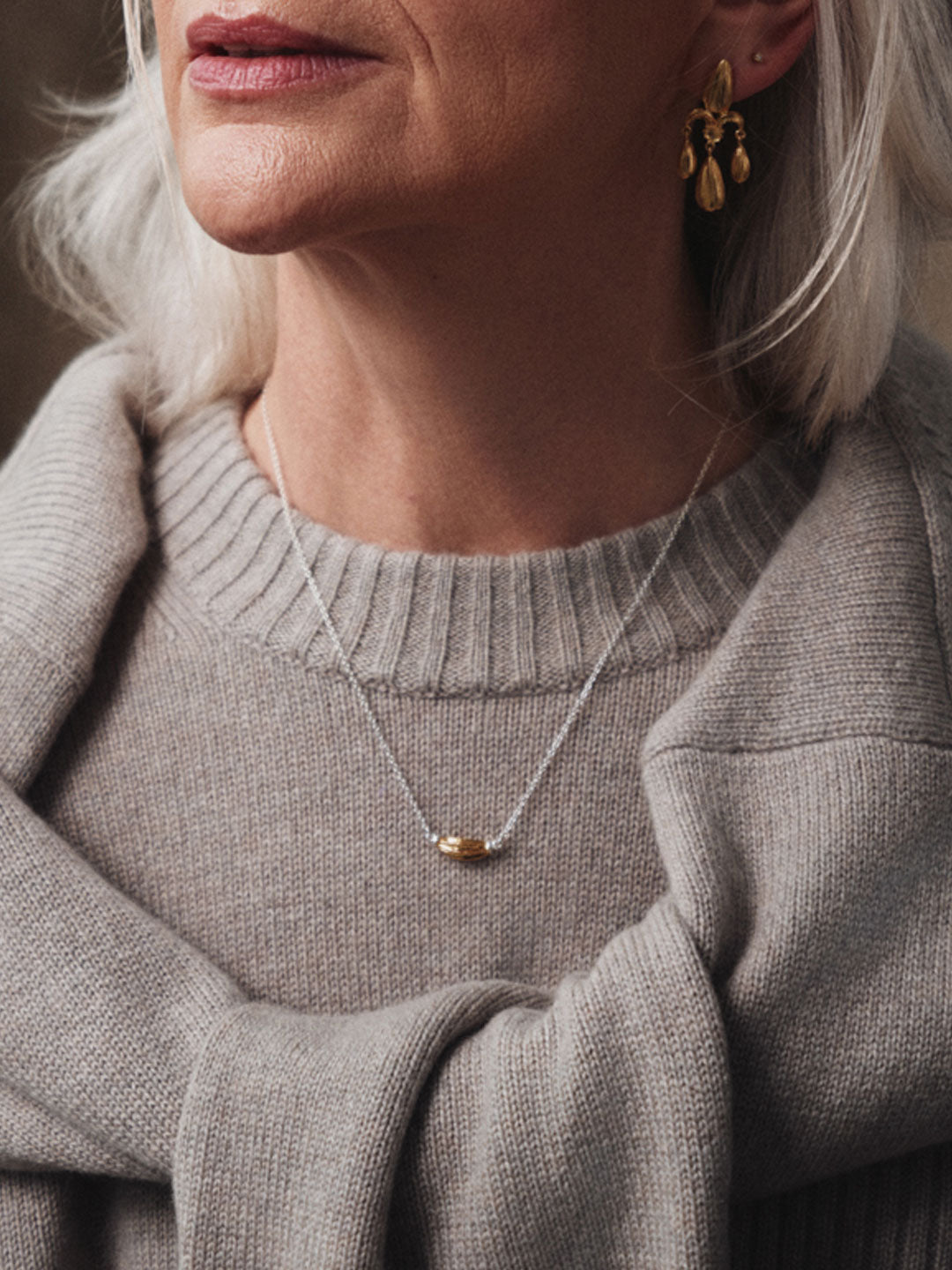 Kissing Seed In Line Necklace - image 3