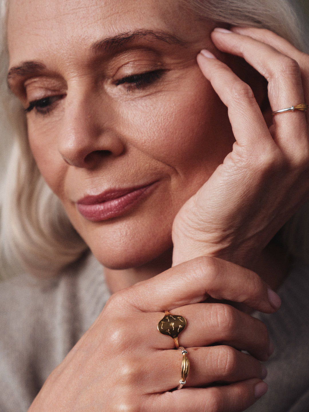 Oval 'Make a Wish' Ring with Engraved Dandelion Fluff - image 2 | gold plate