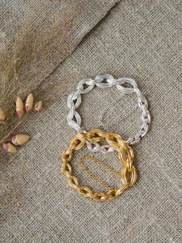 Linked Kissing Seed Graduated Bracelet