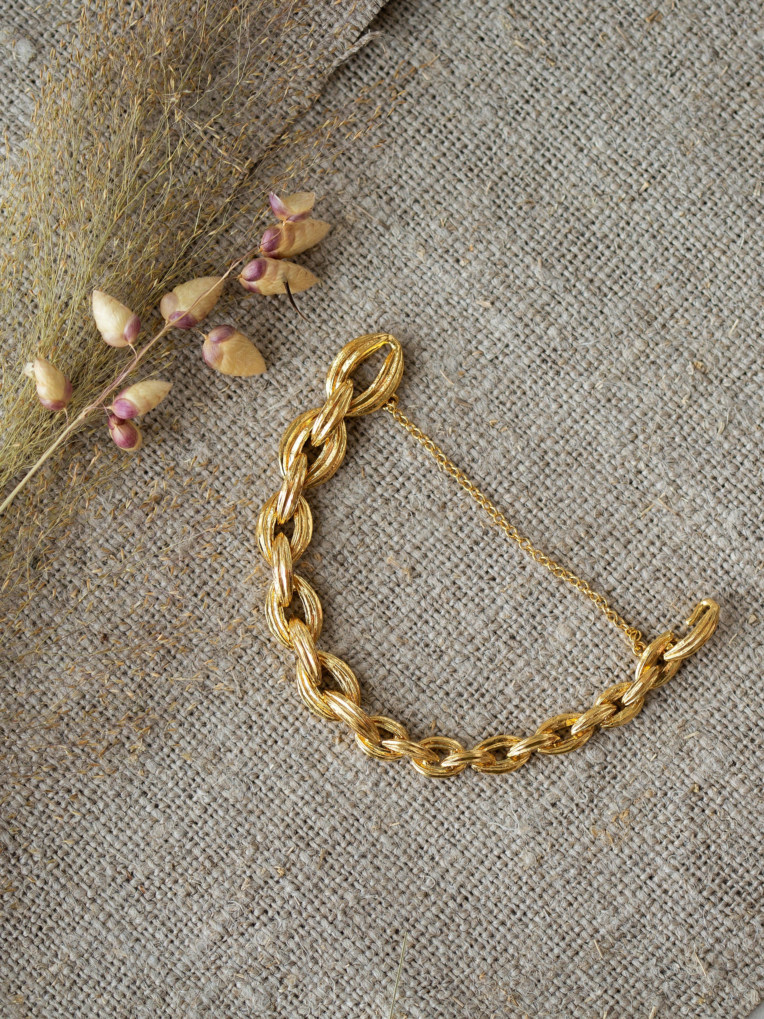 Linked Kissing Seed Graduated Bracelet - image 5 | gold plate
