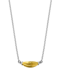 Kissing Seed In Line Necklace