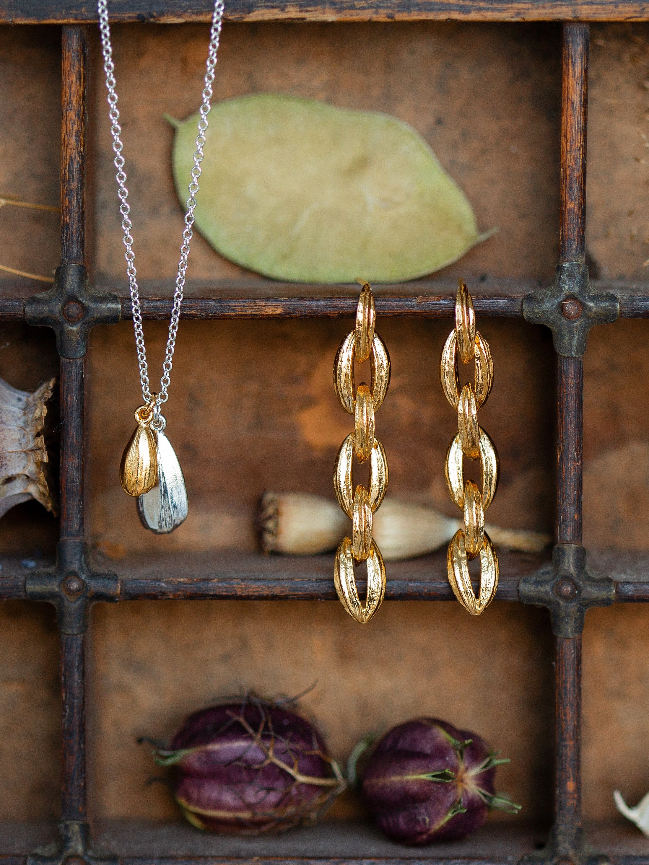 Linked Kissing Seed Drop Earrings - image 5
