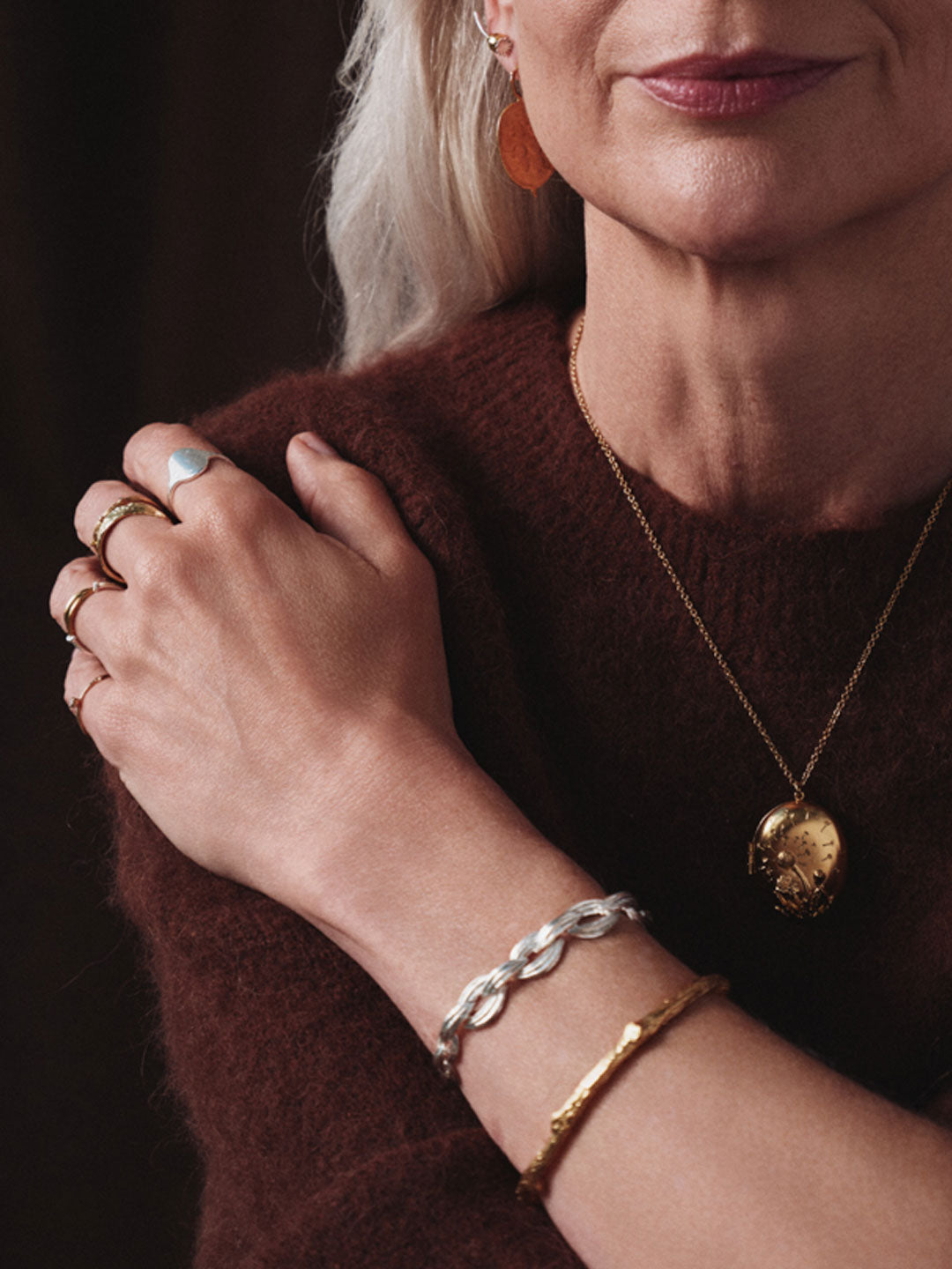 Linked Kissing Seed Graduated Bracelet - image 9 | silver