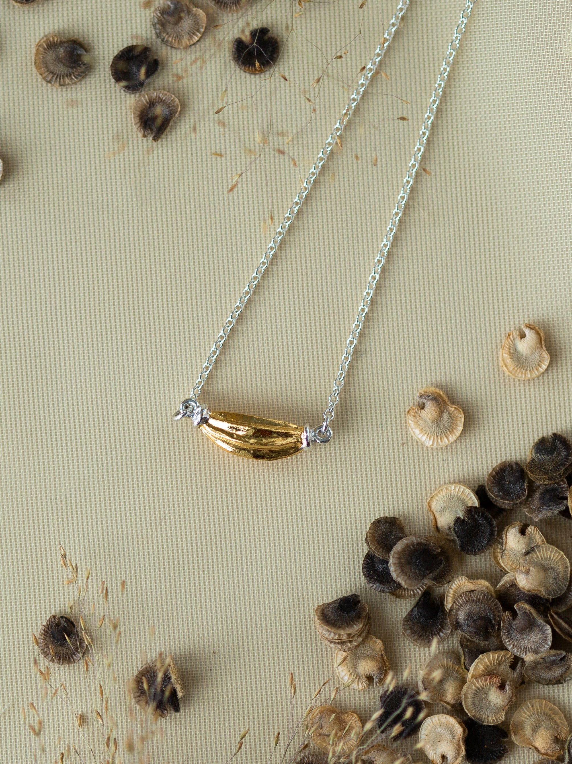 Kissing Seed In Line Necklace - image 4