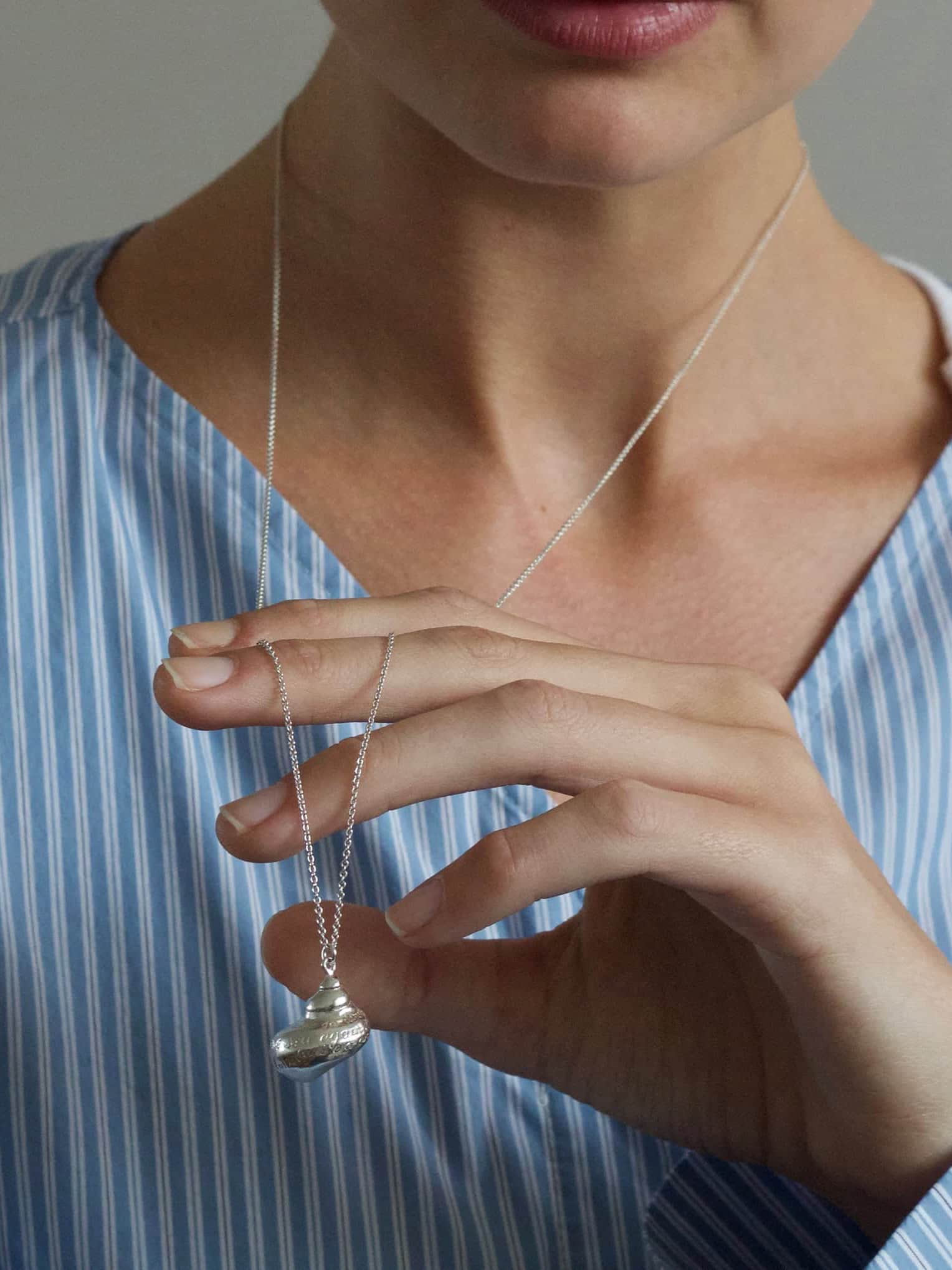 Engraved Shell Necklace - image 6