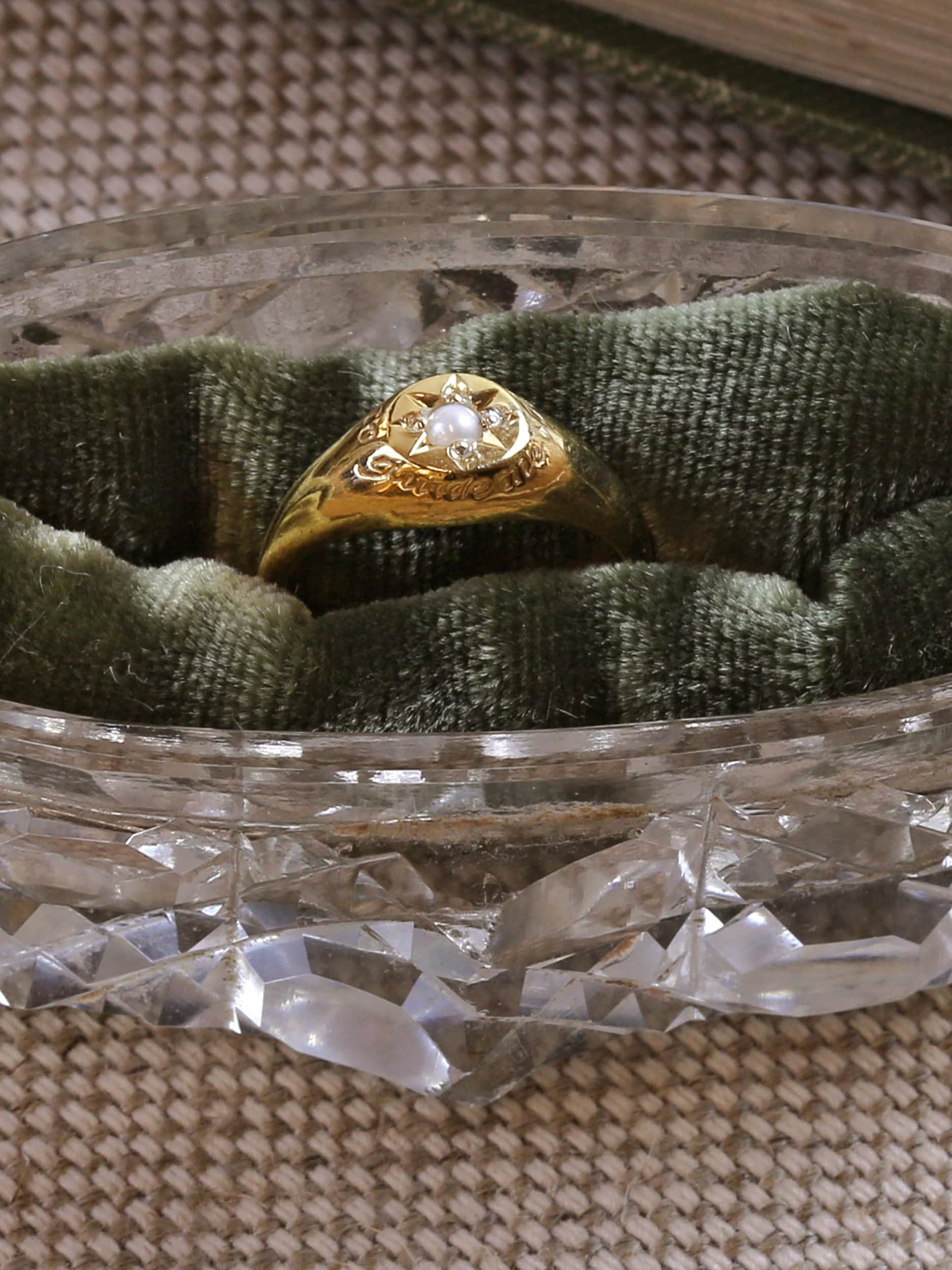 Pearl Signet Ring with "A Star to Guide Me" Engraving - image 3
