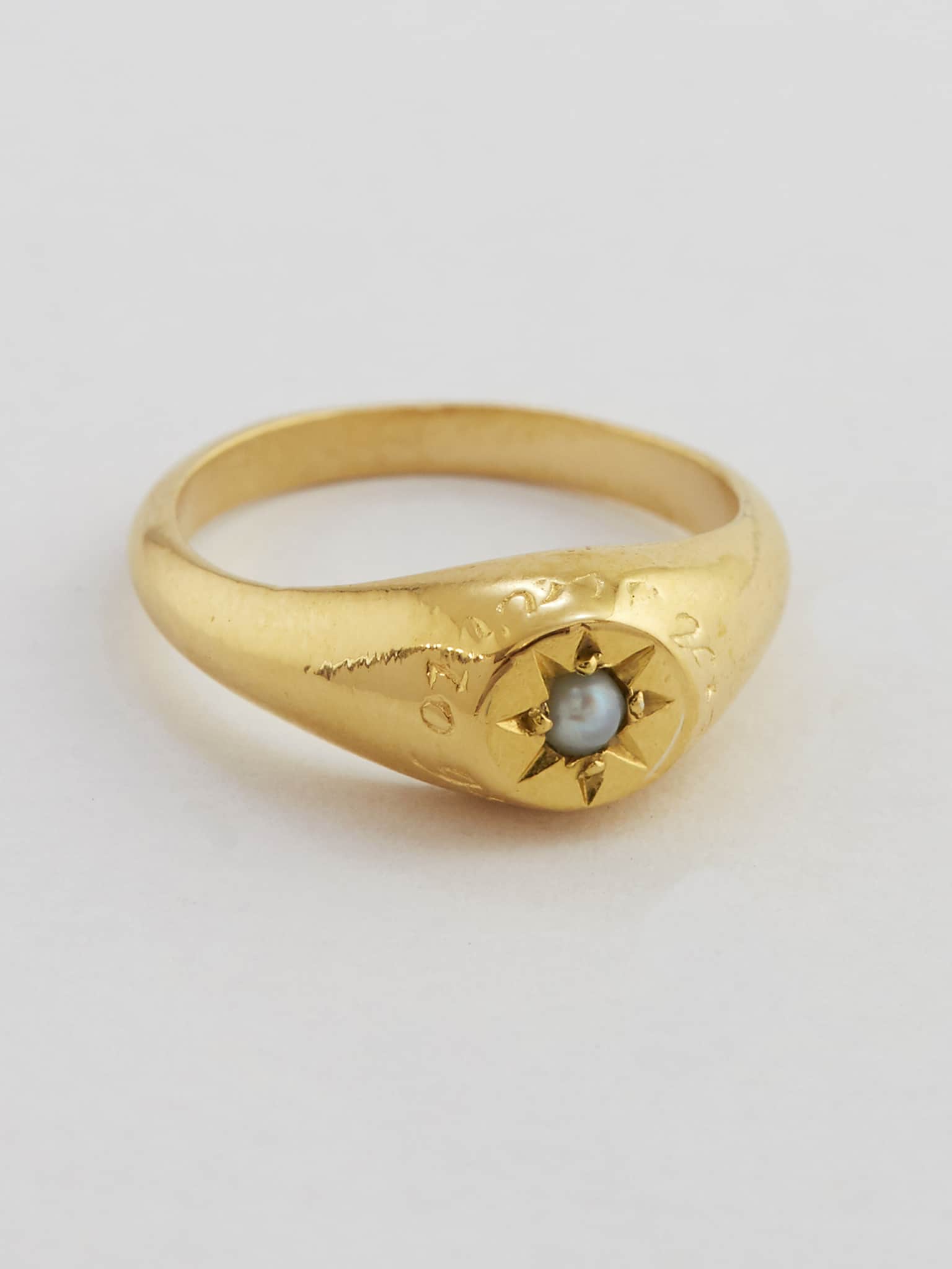 Pearl Signet Ring with "A Star to Guide Me" Engraving - image 4 | gold plate