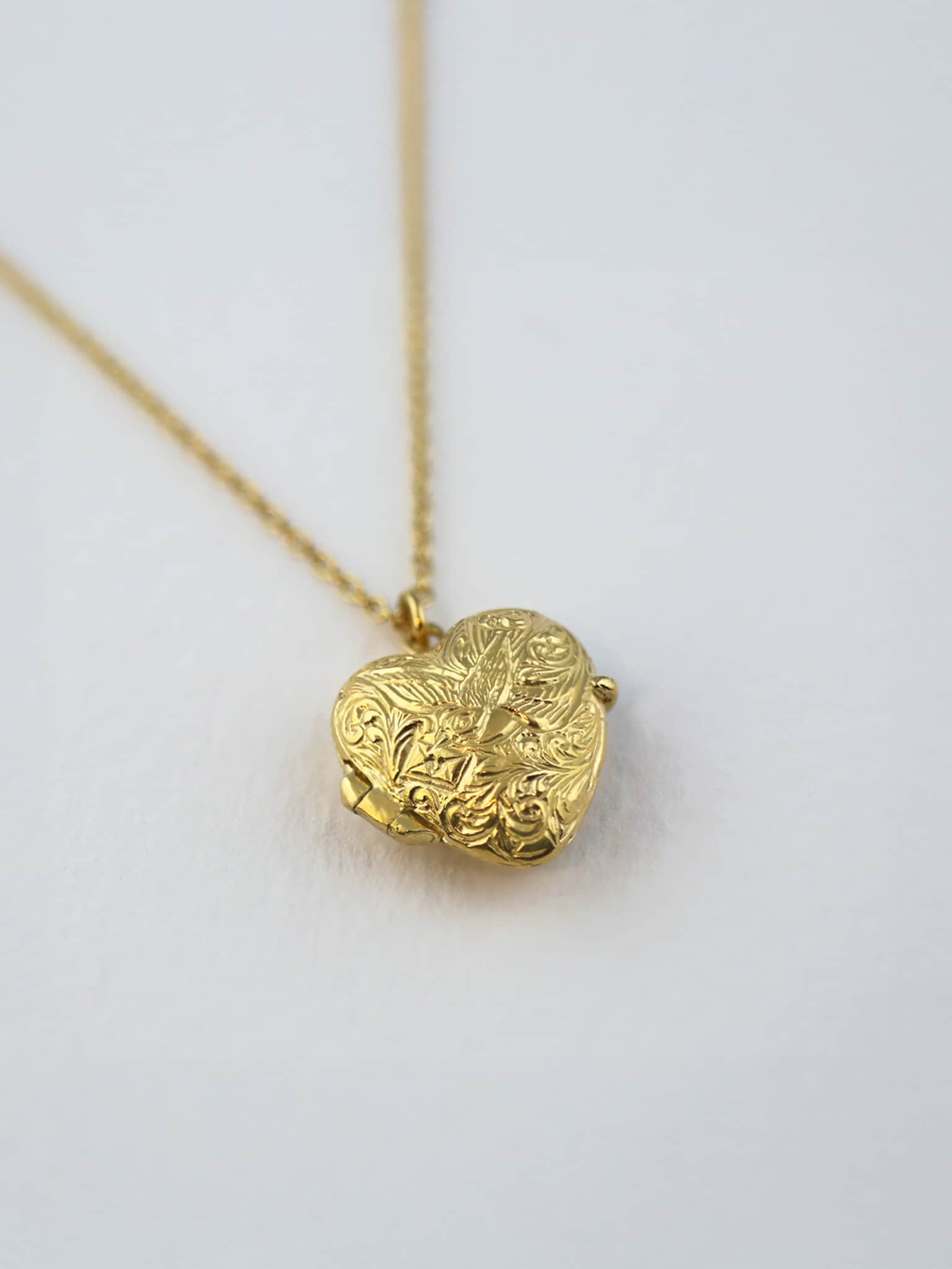 Victoriana Keepsake Heart Locket - image 4 | gold plate