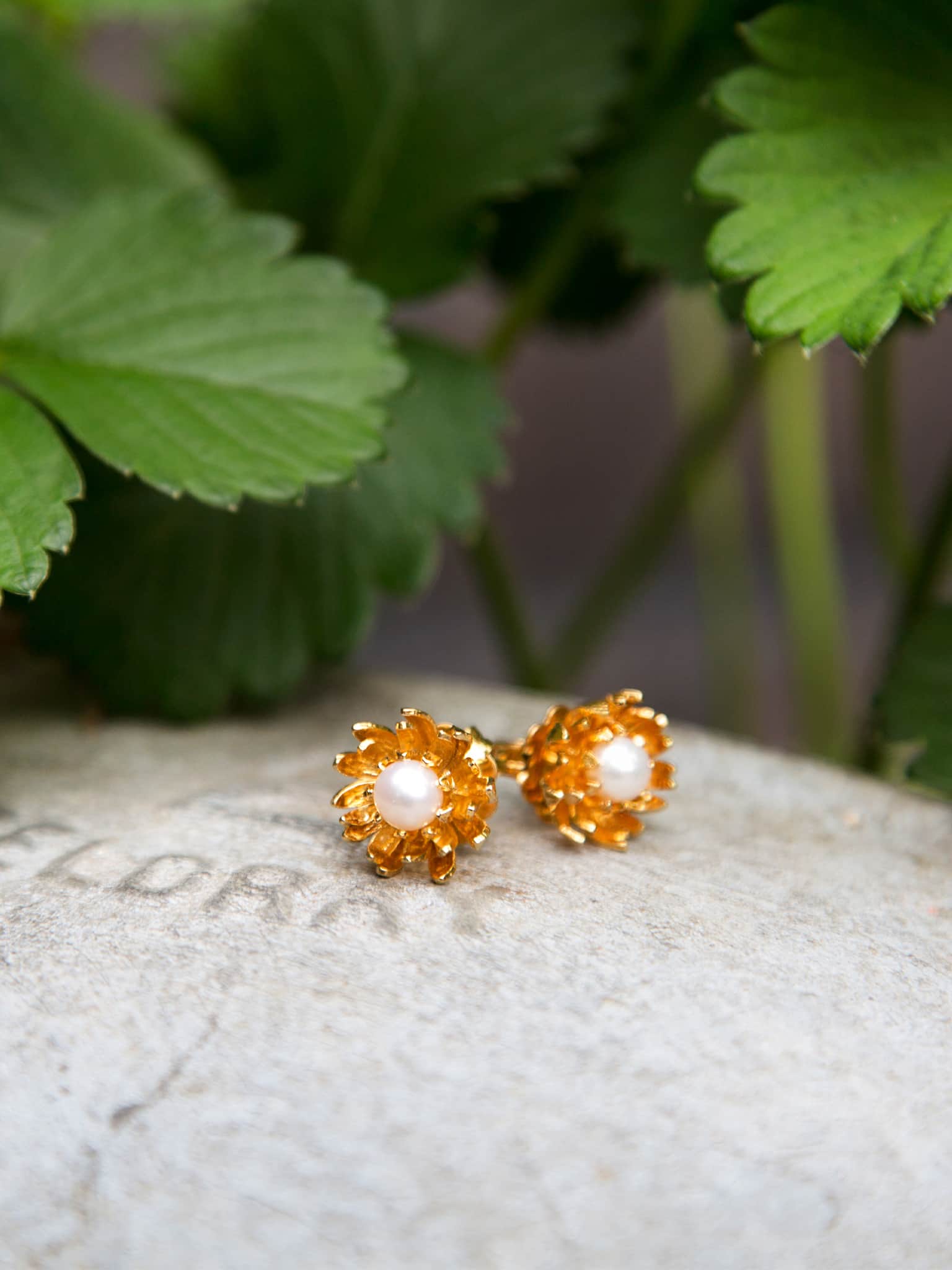 Chrysanthemum Flower Pearl Earrings - image 2