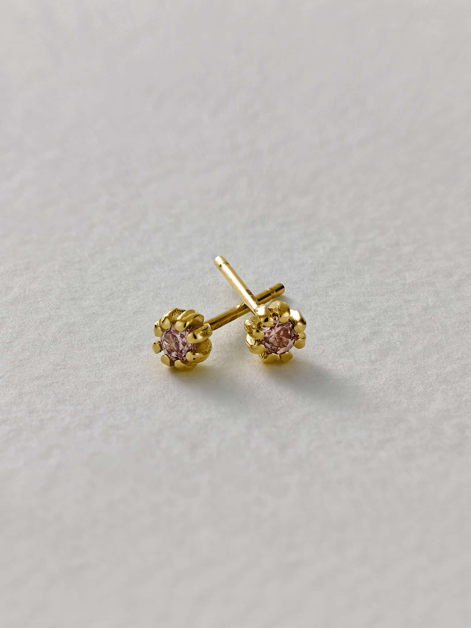 Peach Sapphire Seruni Stud Earrings - image 2 | 18ct yellow gold