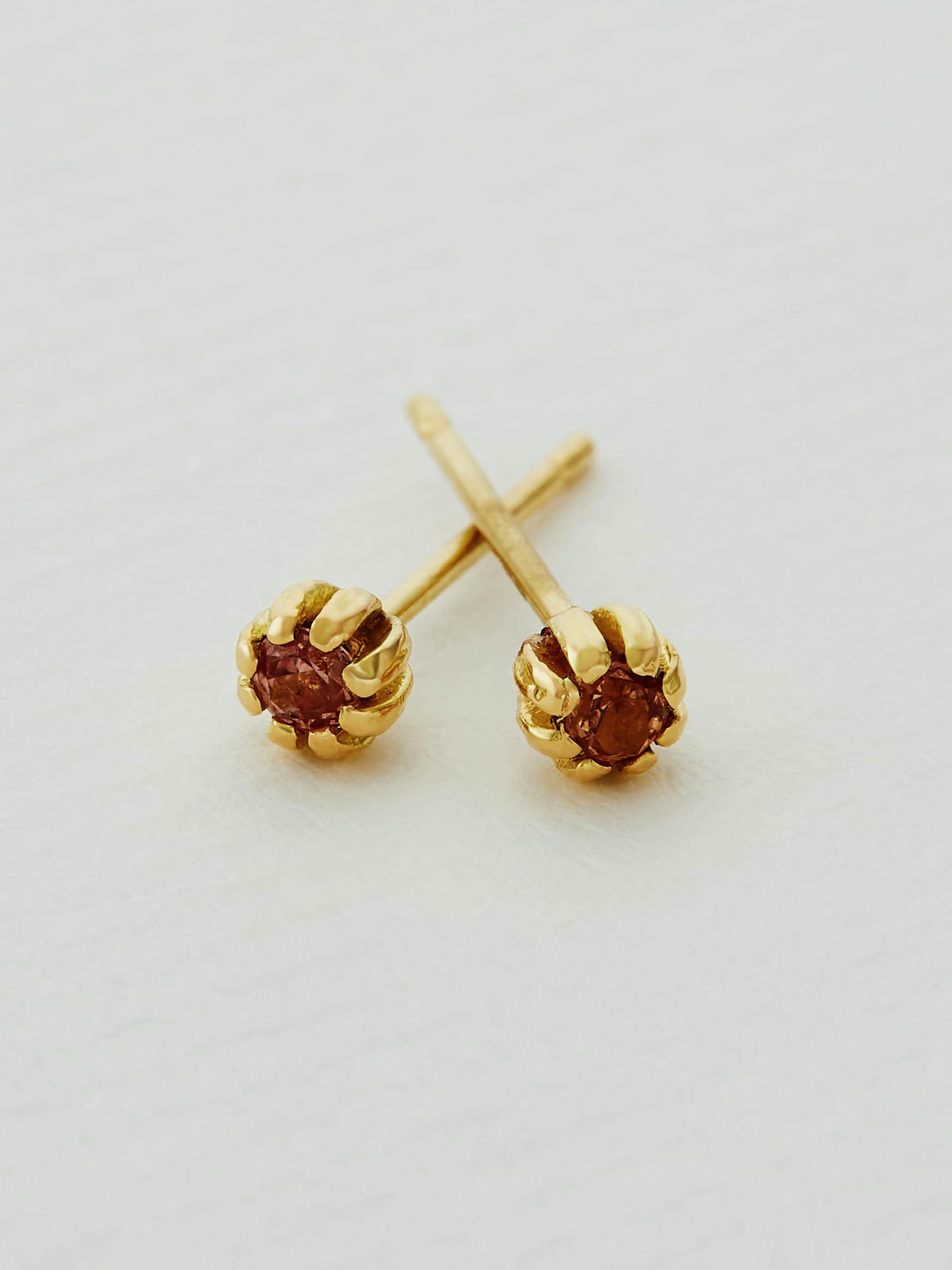 Peach Sapphire Seruni Stud Earrings - image 2 | 18ct yellow gold