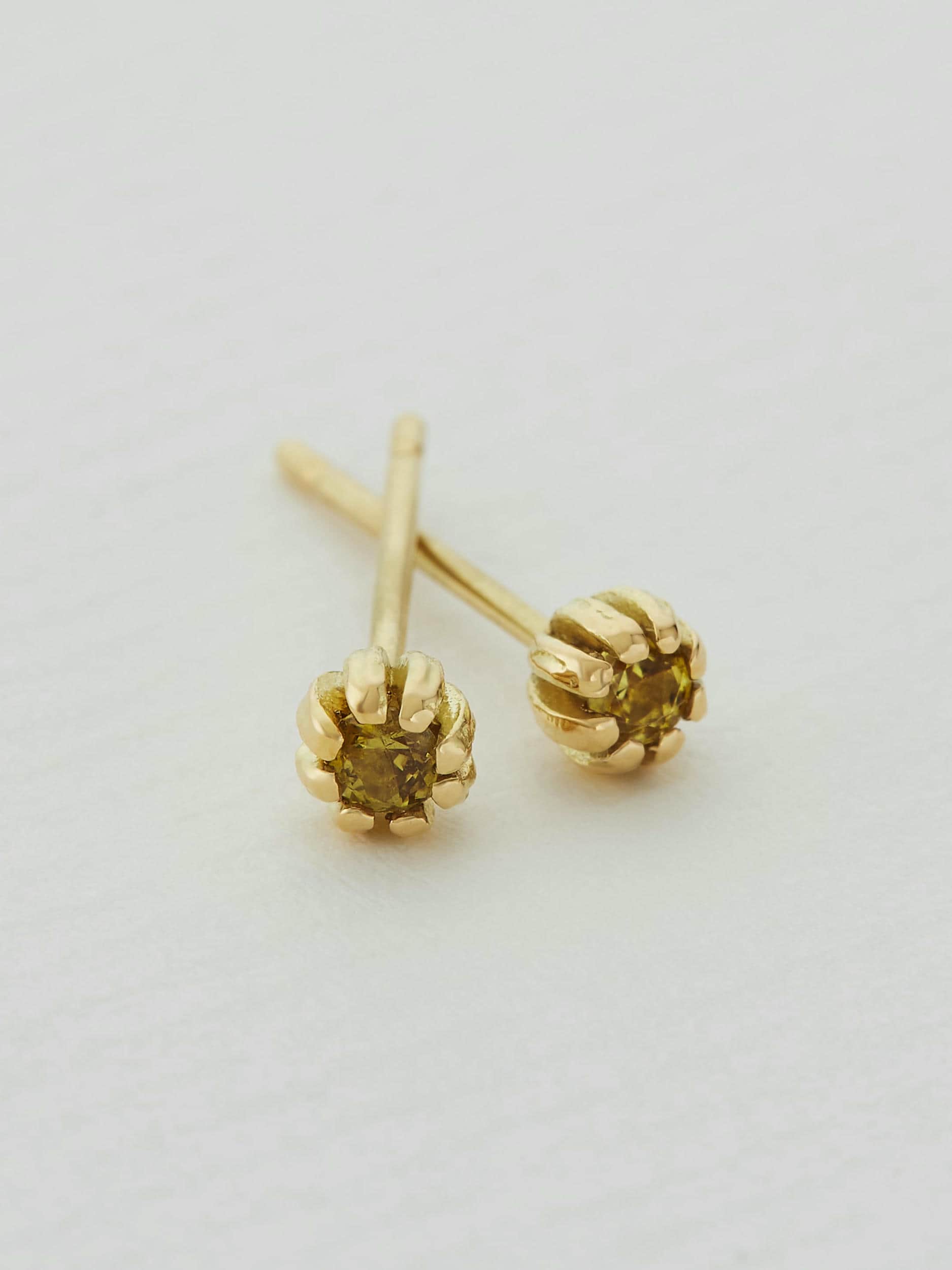 Pineapple Sapphire Seruni Stud Earrings - image 2 | 18ct yellow gold
