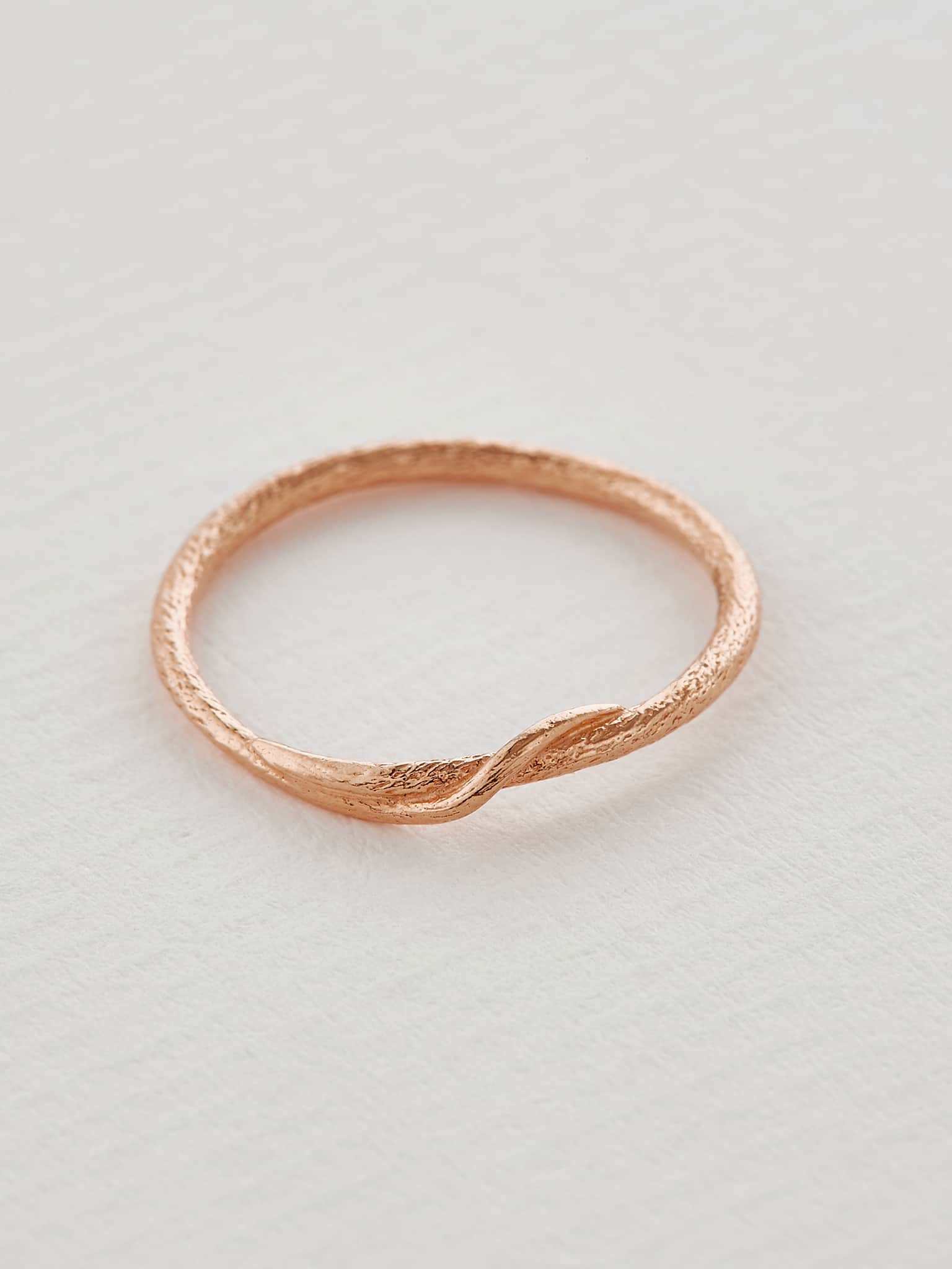 Fine Twisted Vine Seruni Ring - image 7 | 18ct rose gold