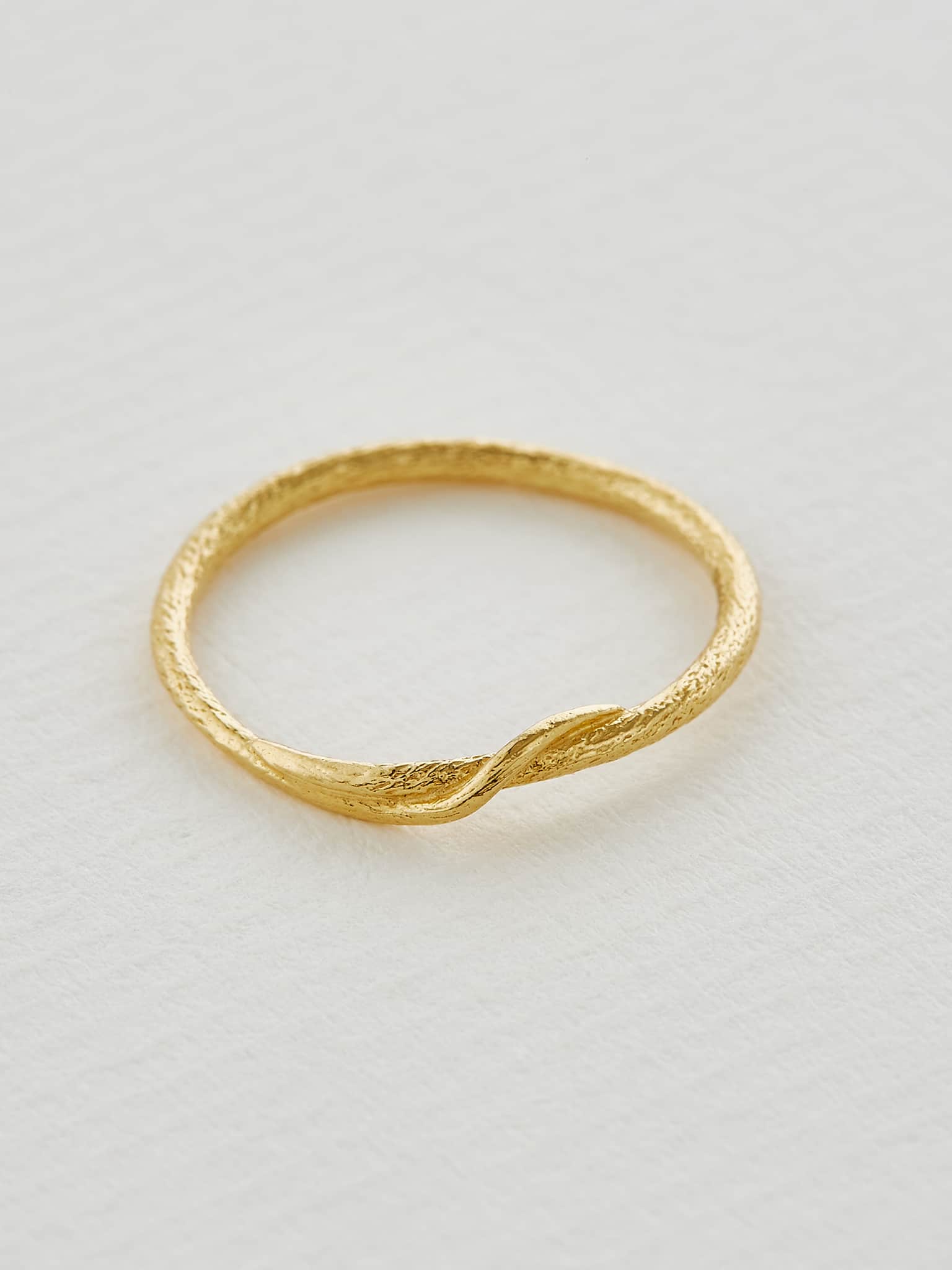 Fine Twisted Vine Seruni Ring - image 3 | 18ct yellow gold