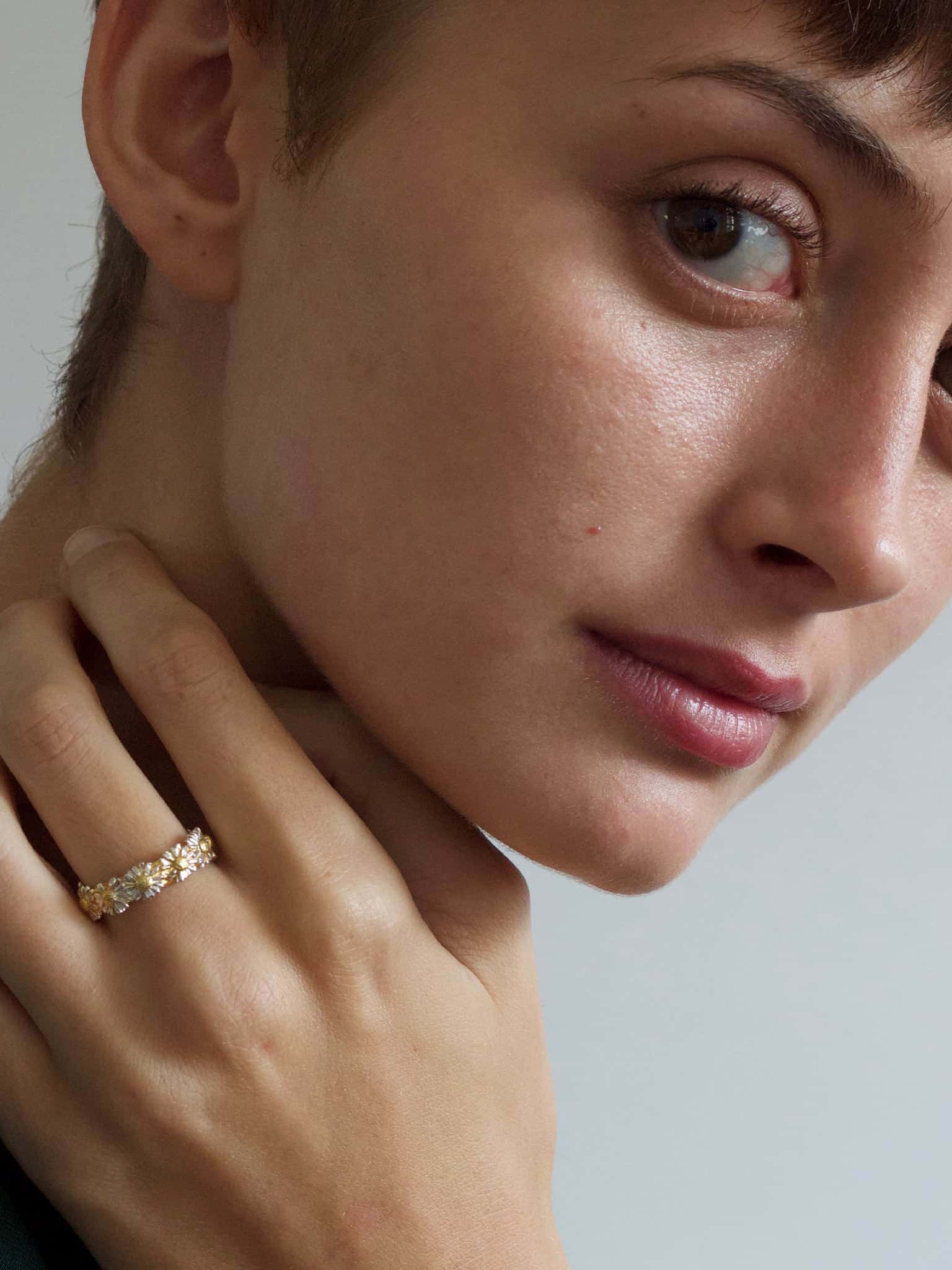Daisy Wreath Ring - image 2