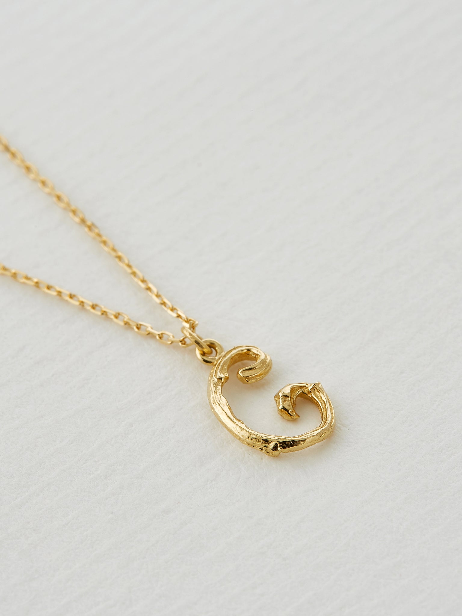Enchanted Twig Alphabet - Letter C - image 2 | 18ct yellow gold
