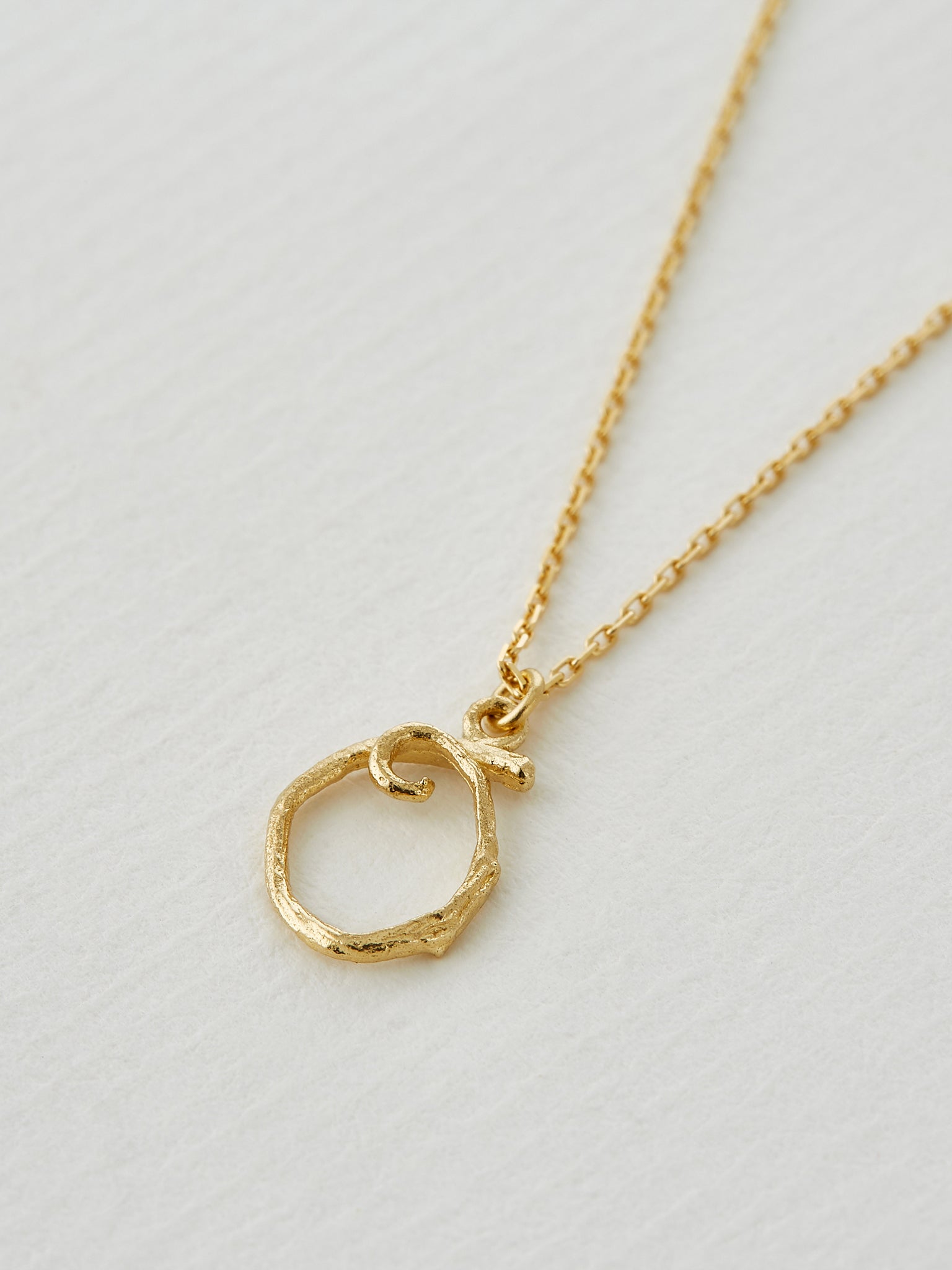 Enchanted Twig Alphabet - Letter O - image 2 | 18ct yellow gold