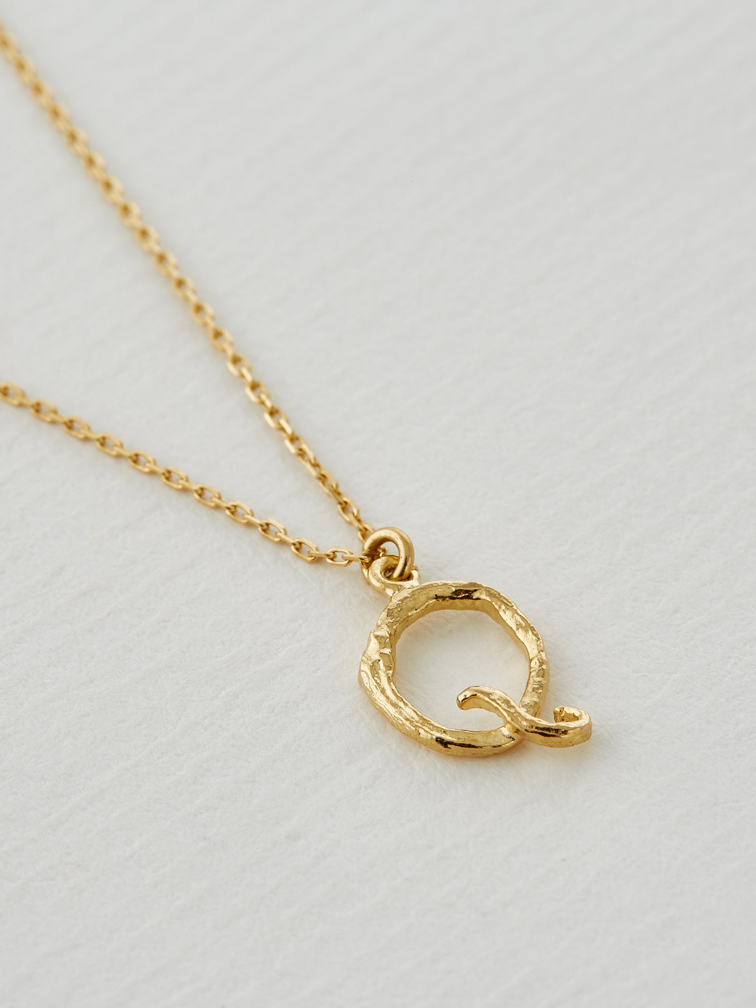 Enchanted Twig Alphabet - Letter Q - image 2 | 18ct yellow gold