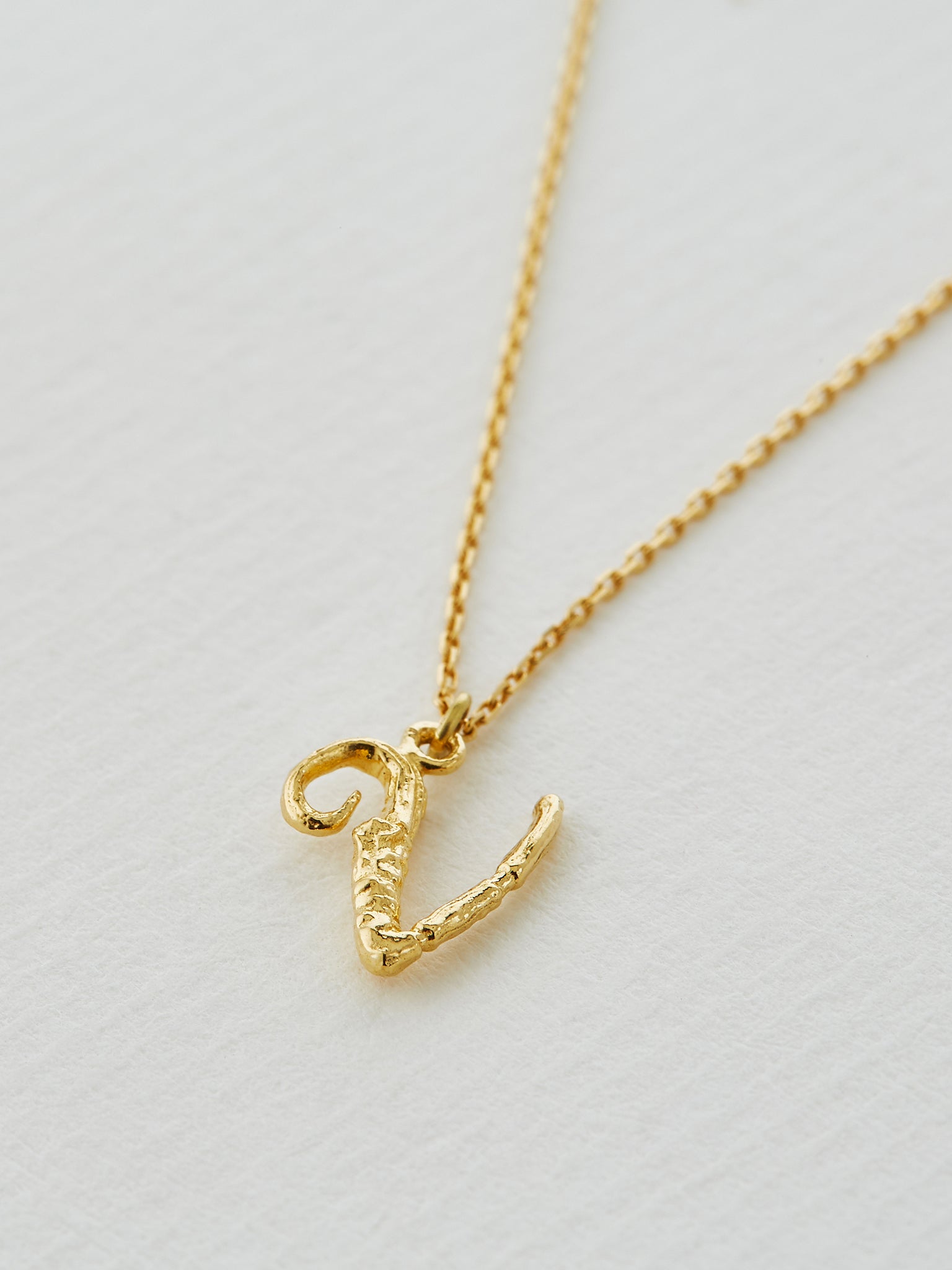 Enchanted Twig Alphabet - Letter V - image 2 | 18ct yellow gold