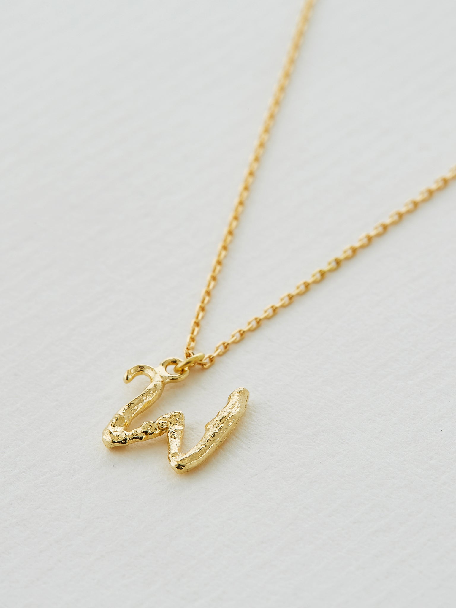 Enchanted Twig Alphabet - Letter W - image 2 | 18ct yellow gold