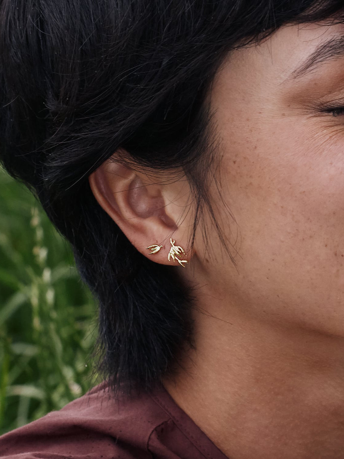 Asymmetric Flyaway Oat Seed Stud Earrings - image 2
