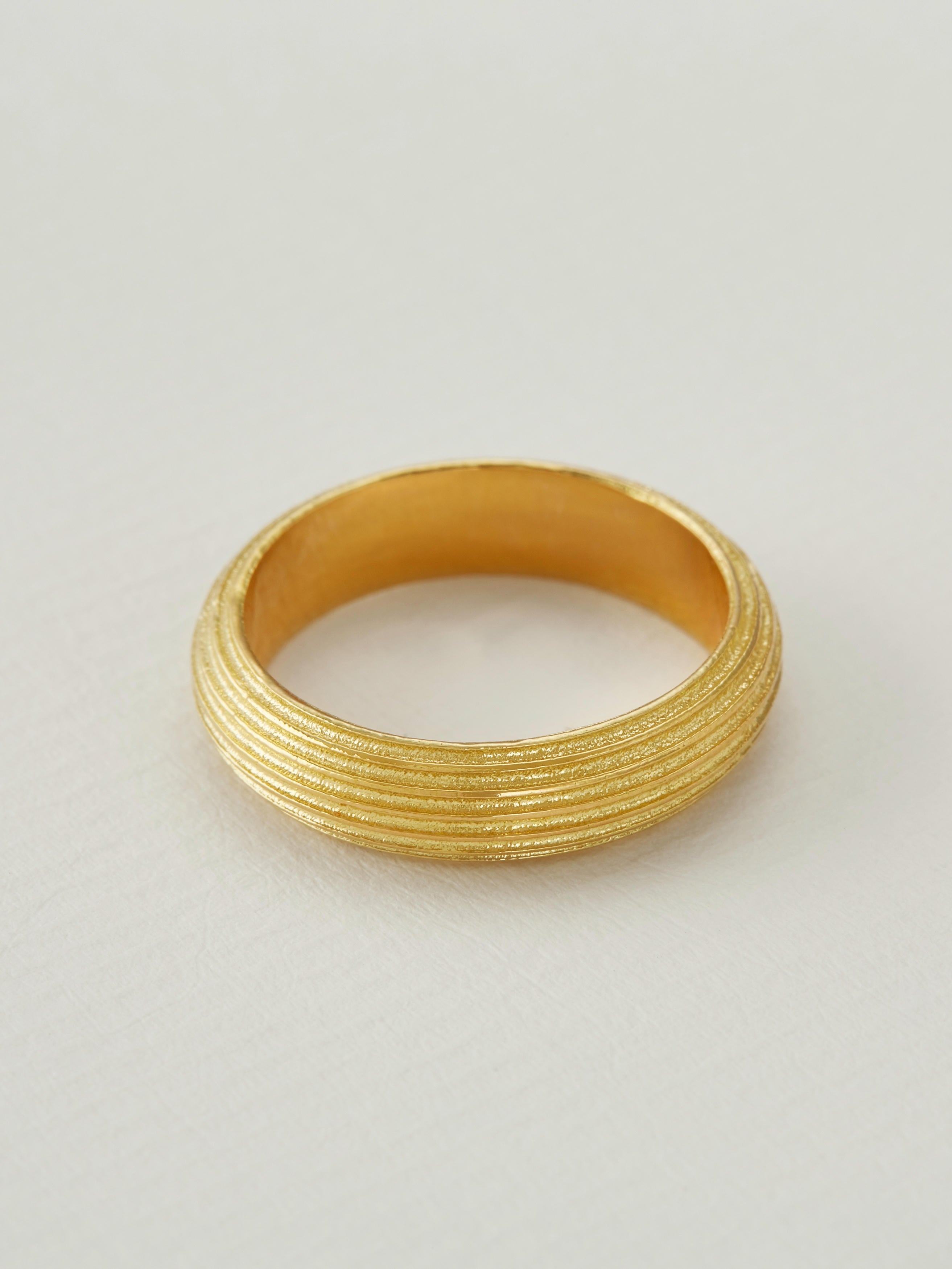 Heavy D-Shaped Reed Band Ring - image 4 | 18ct yellow gold