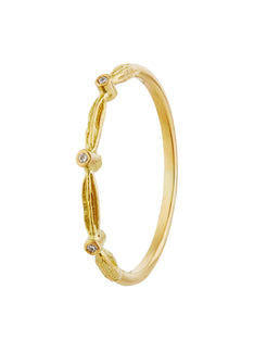 Kissing Seed Band Ring with Three Diamonds