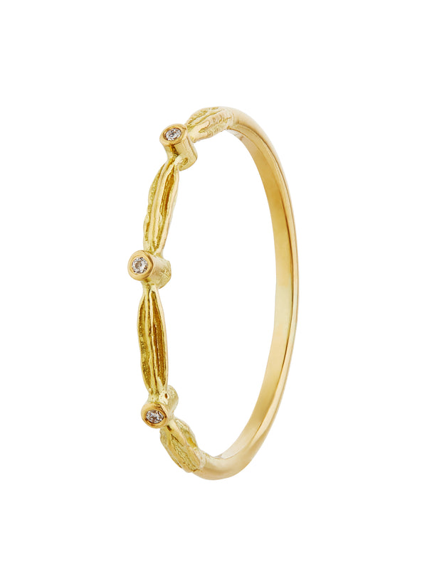Kissing Seed Band Ring with Three Diamonds