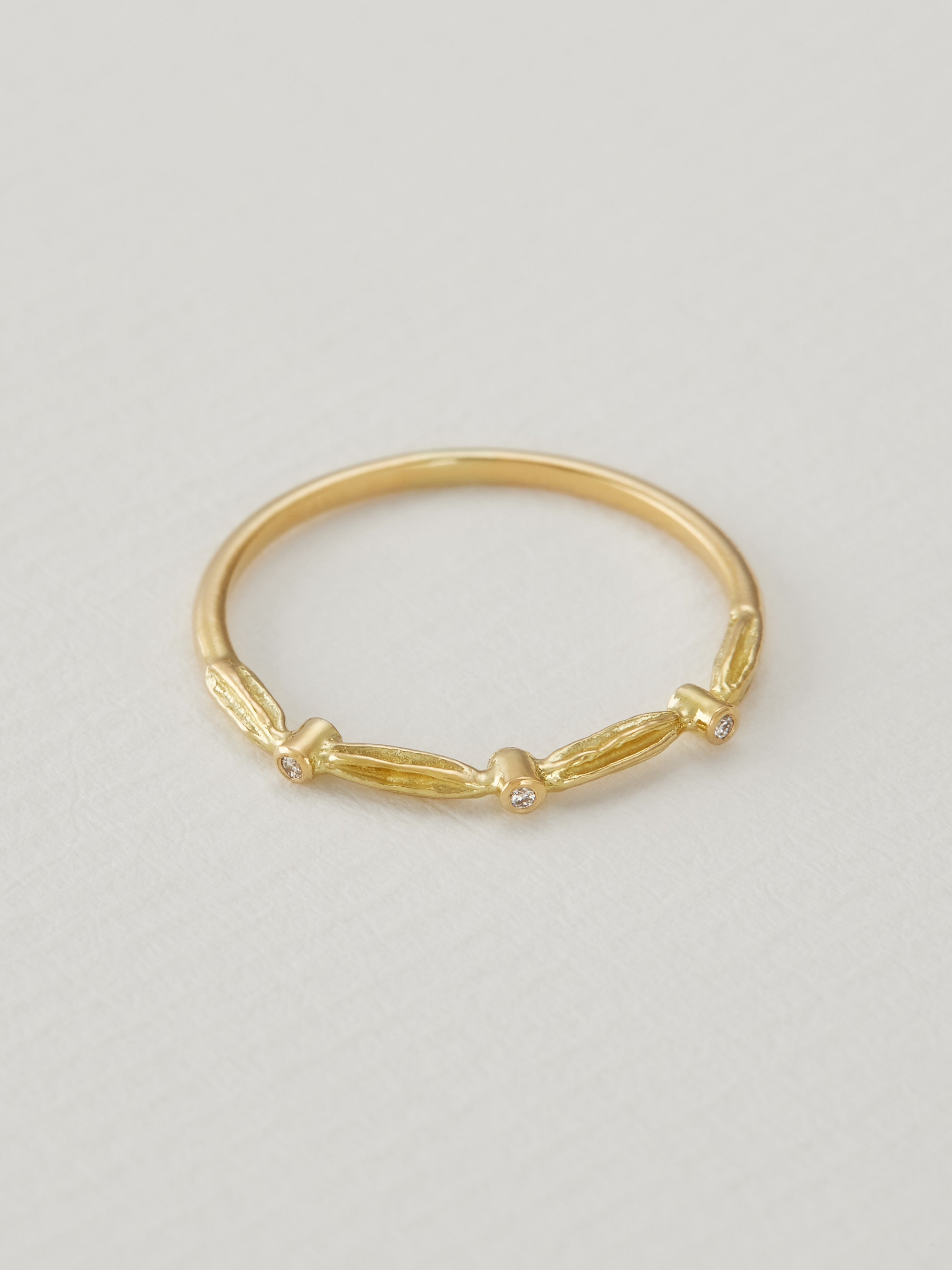 Kissing Seed Band Ring with Three Diamonds - image 3 | 18ct yellow gold