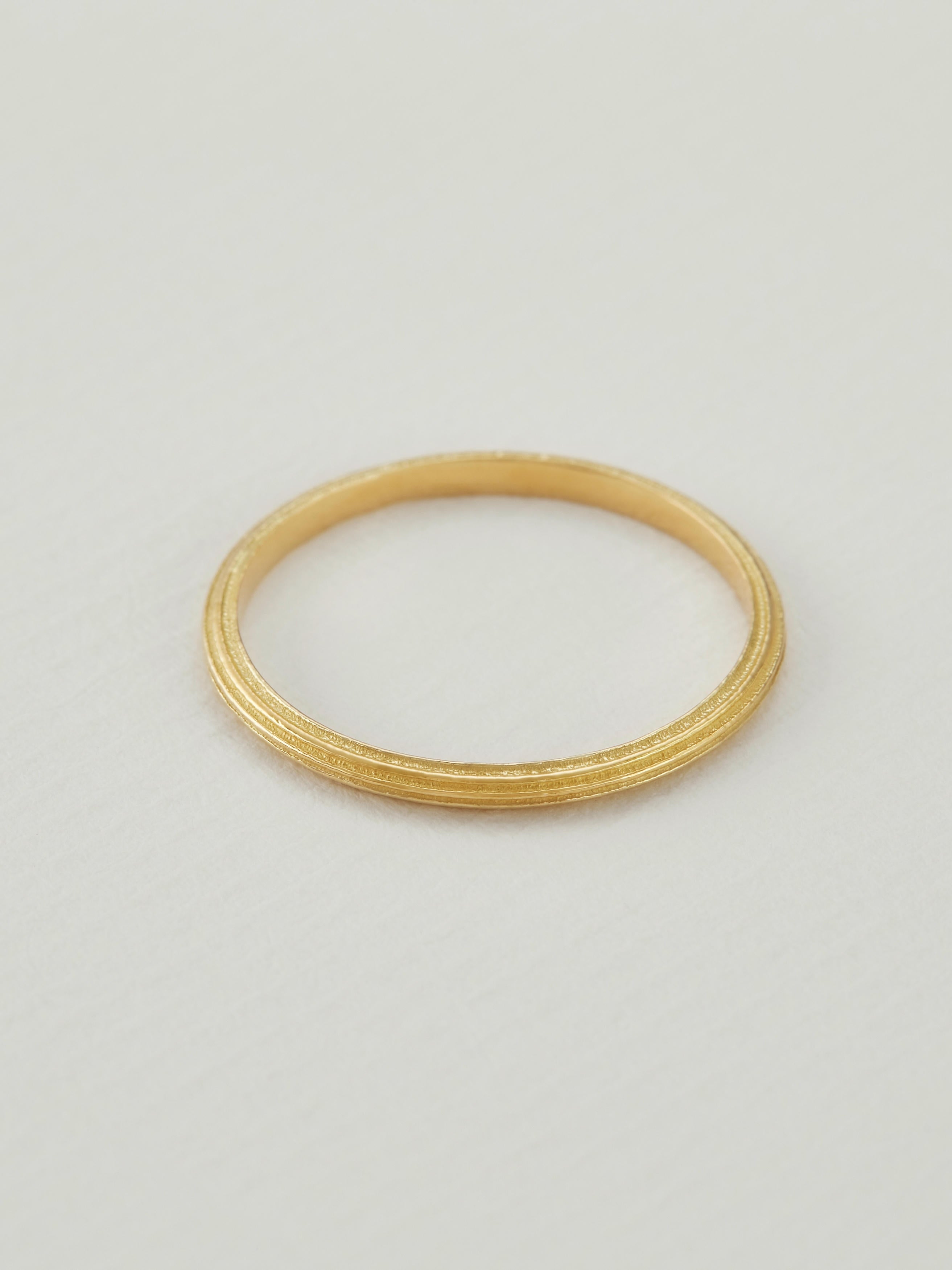 Slim D-Shaped Reed Band Ring - image 3 | 18ct yellow gold