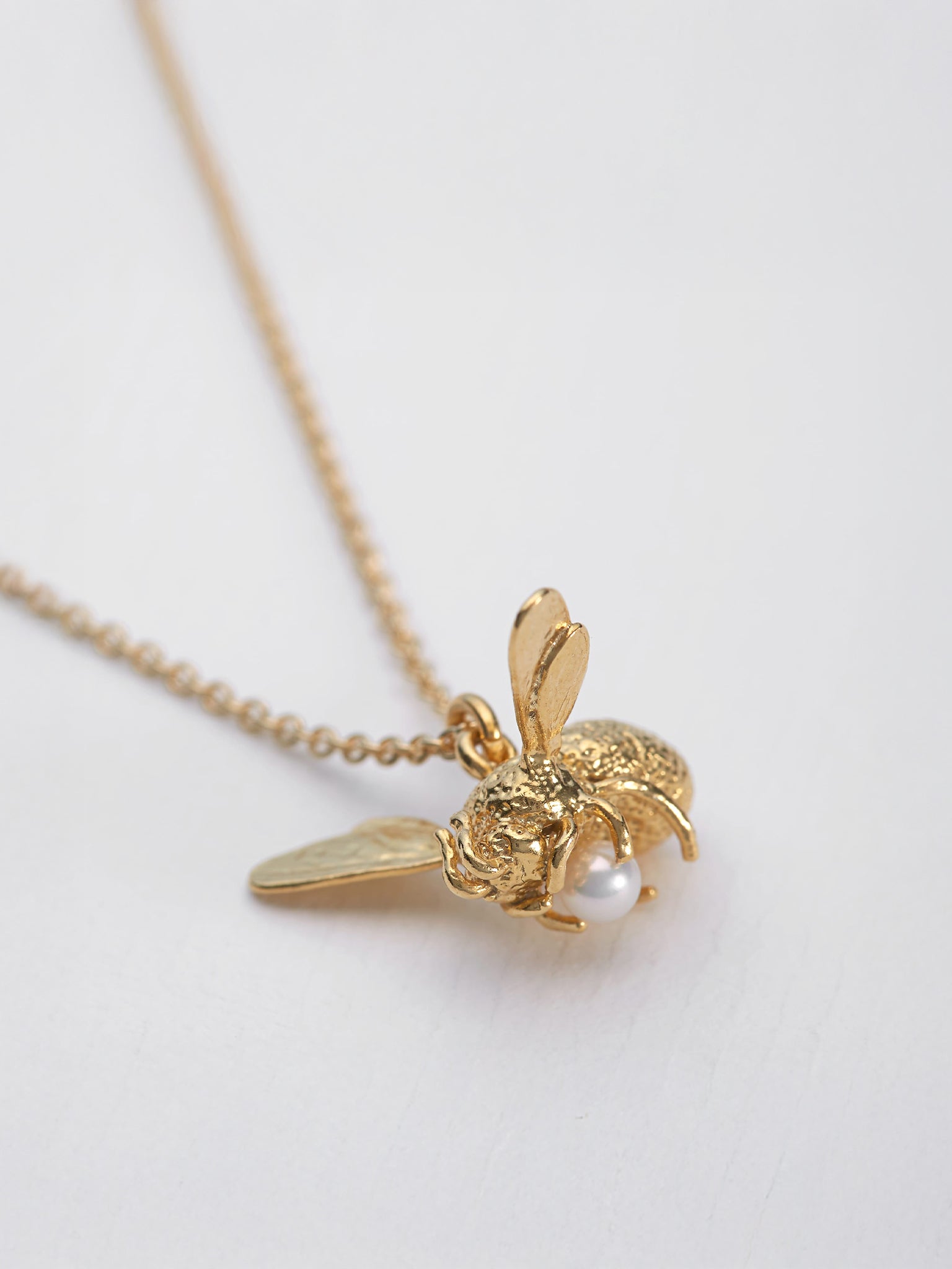 Flying Bee with Pearl Necklace - image 4 | gold plate