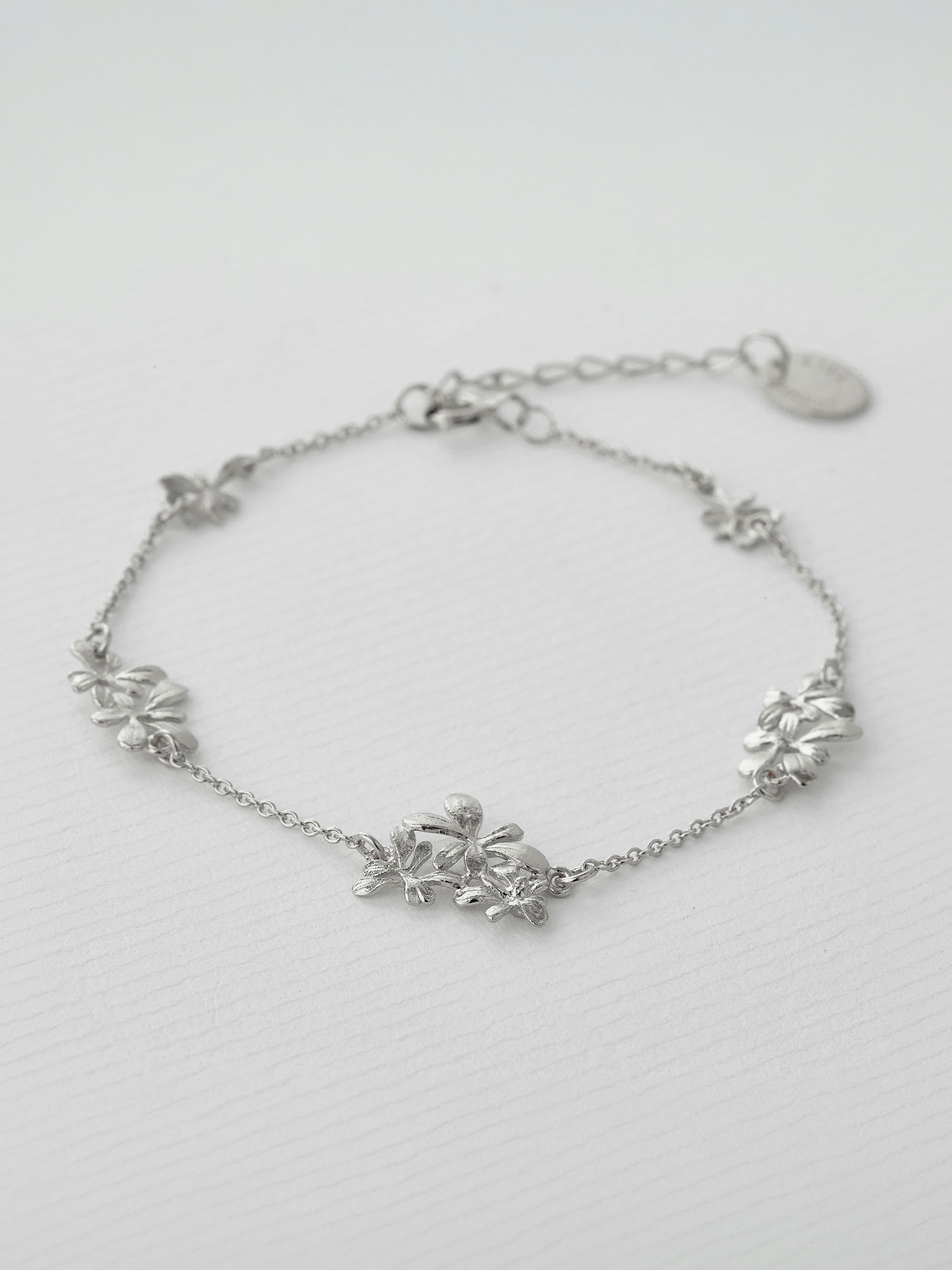 Rosette Cluster In-Line Pathway Bracelet - image 5 | silver