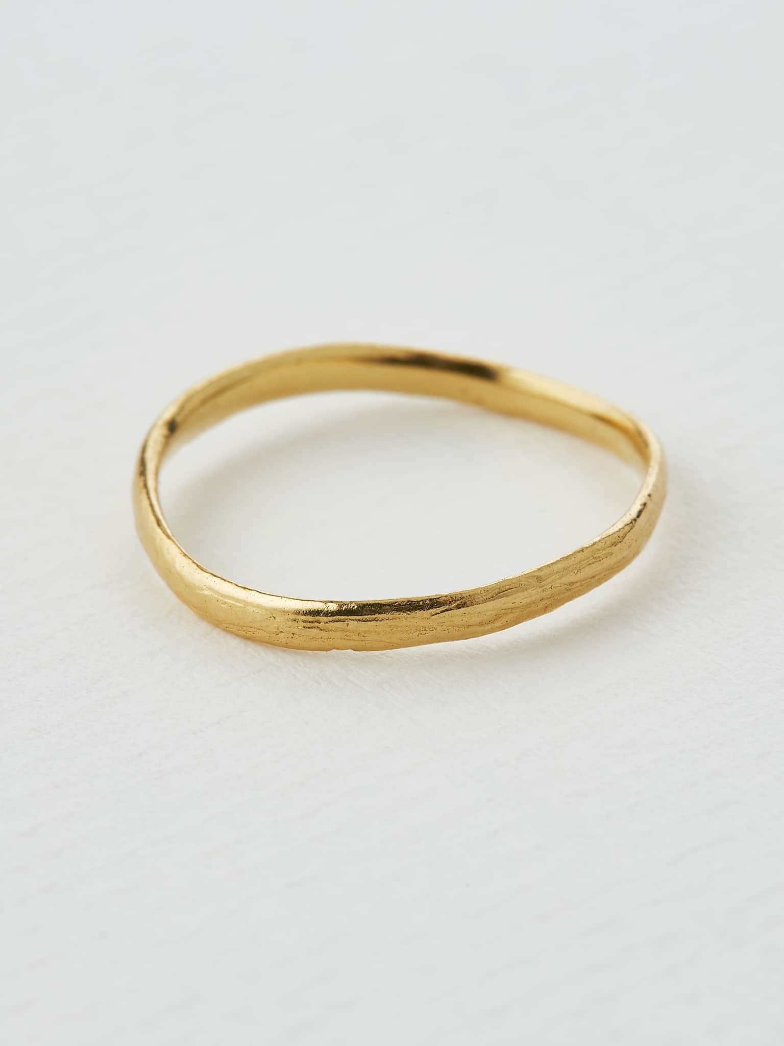 Simple Wave Band - image 3 | 18ct yellow gold