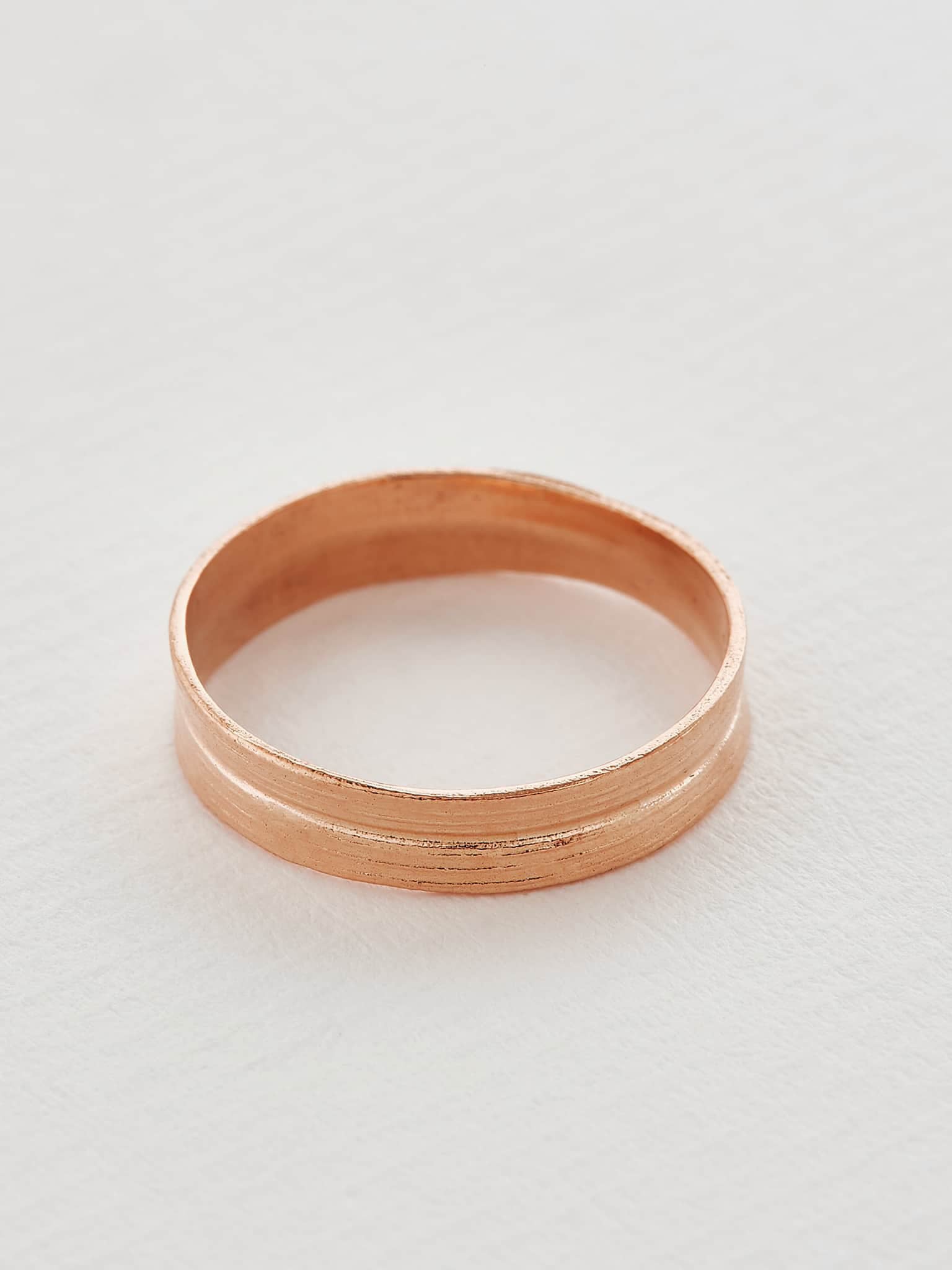 Grass Blade 3 mm Band - image 7 | 18ct rose gold