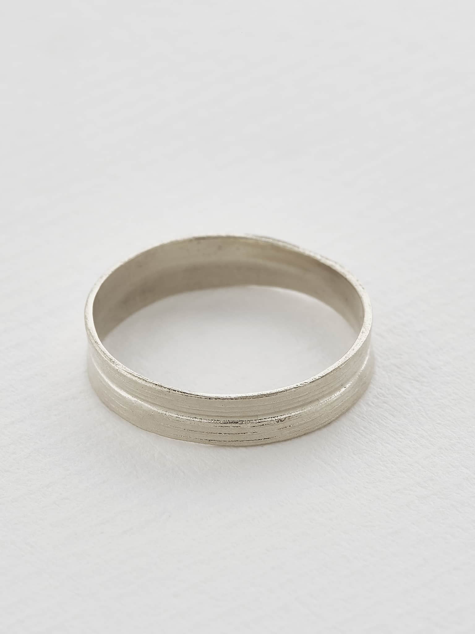 Grass Blade 3 mm Band - image 9 | platinum