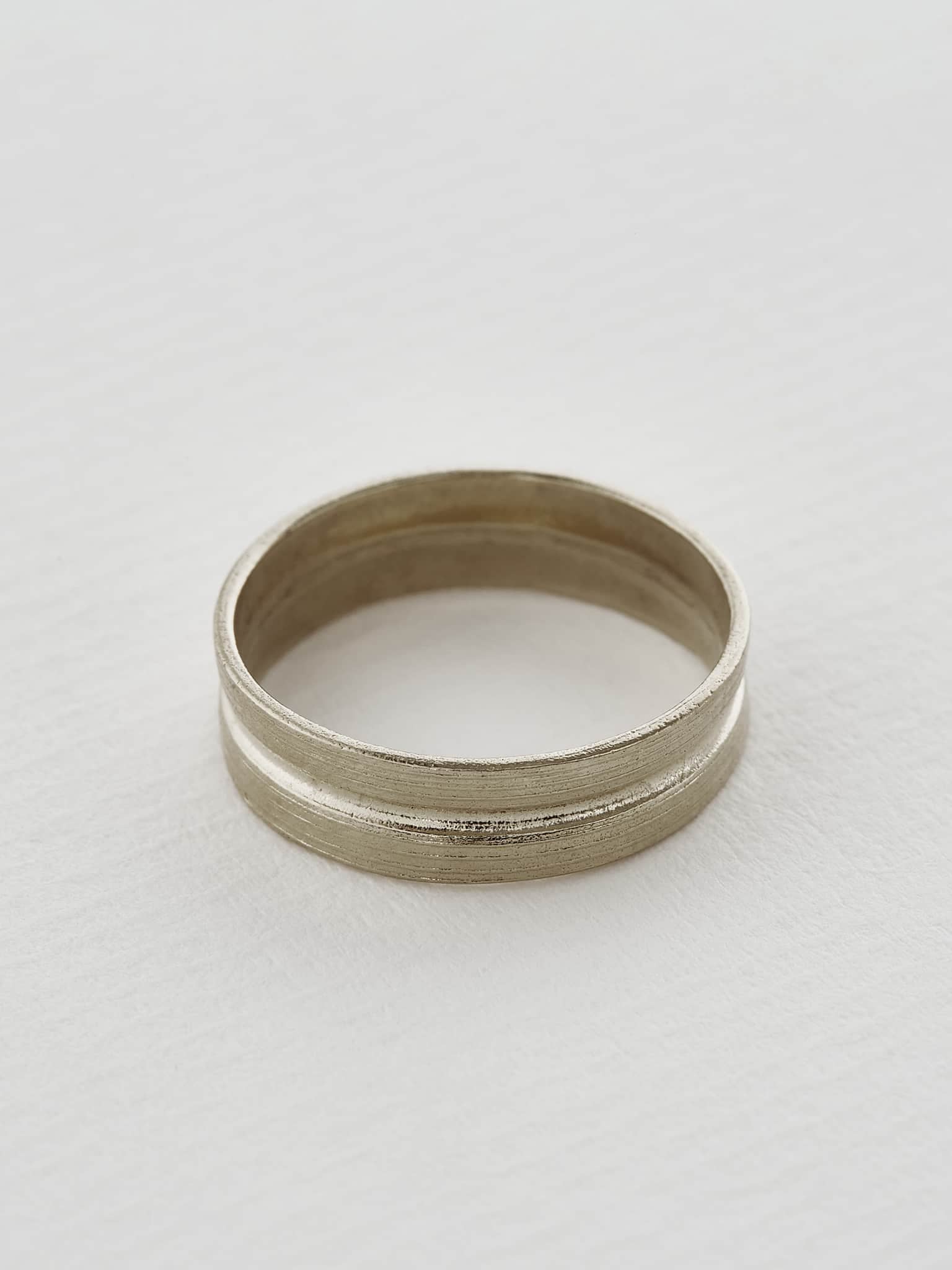 Grass Blade 5 mm Band - image 6 | 18ct white gold