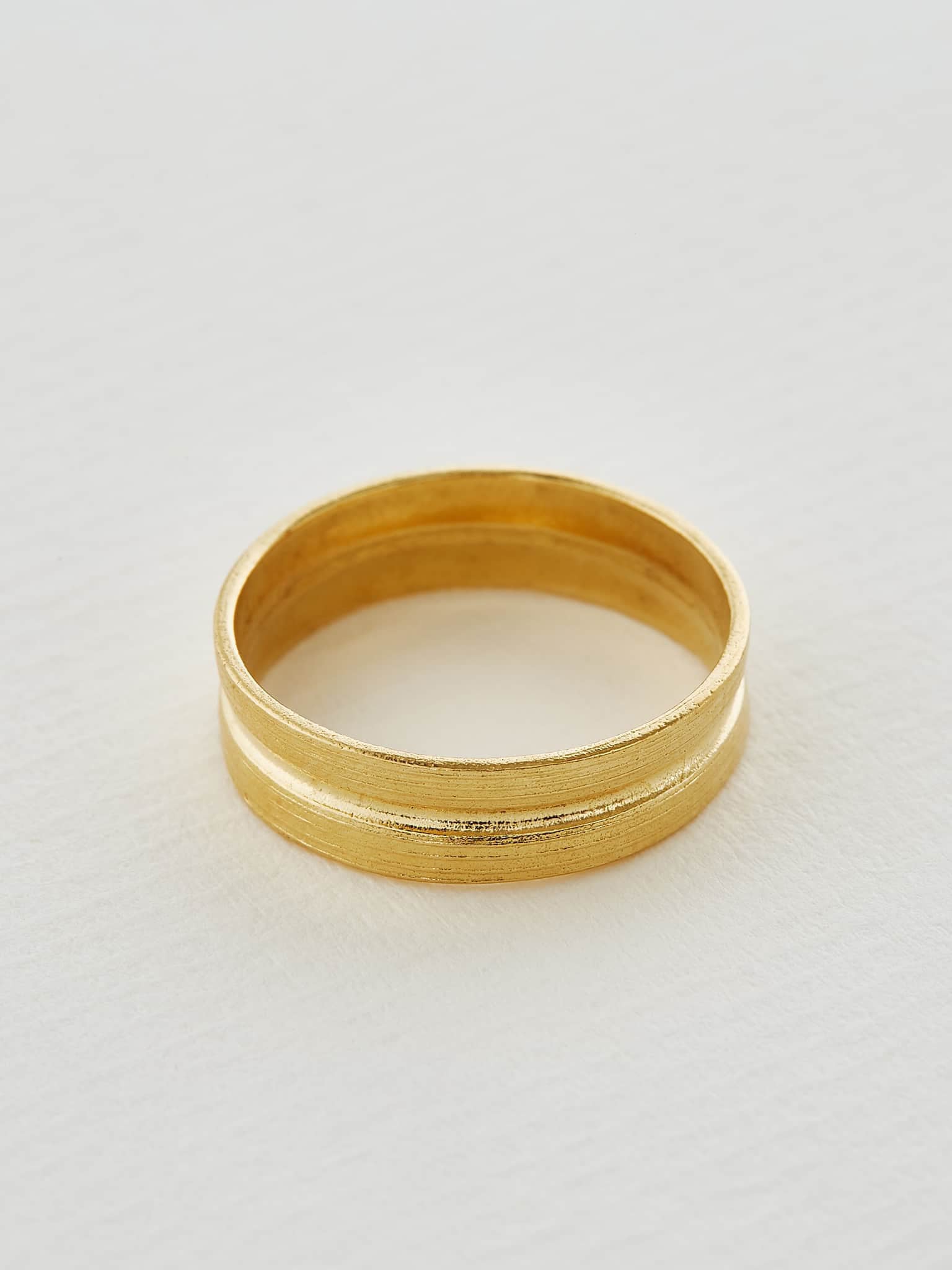 Grass Blade 5 mm Band - image 3 | 18ct yellow gold