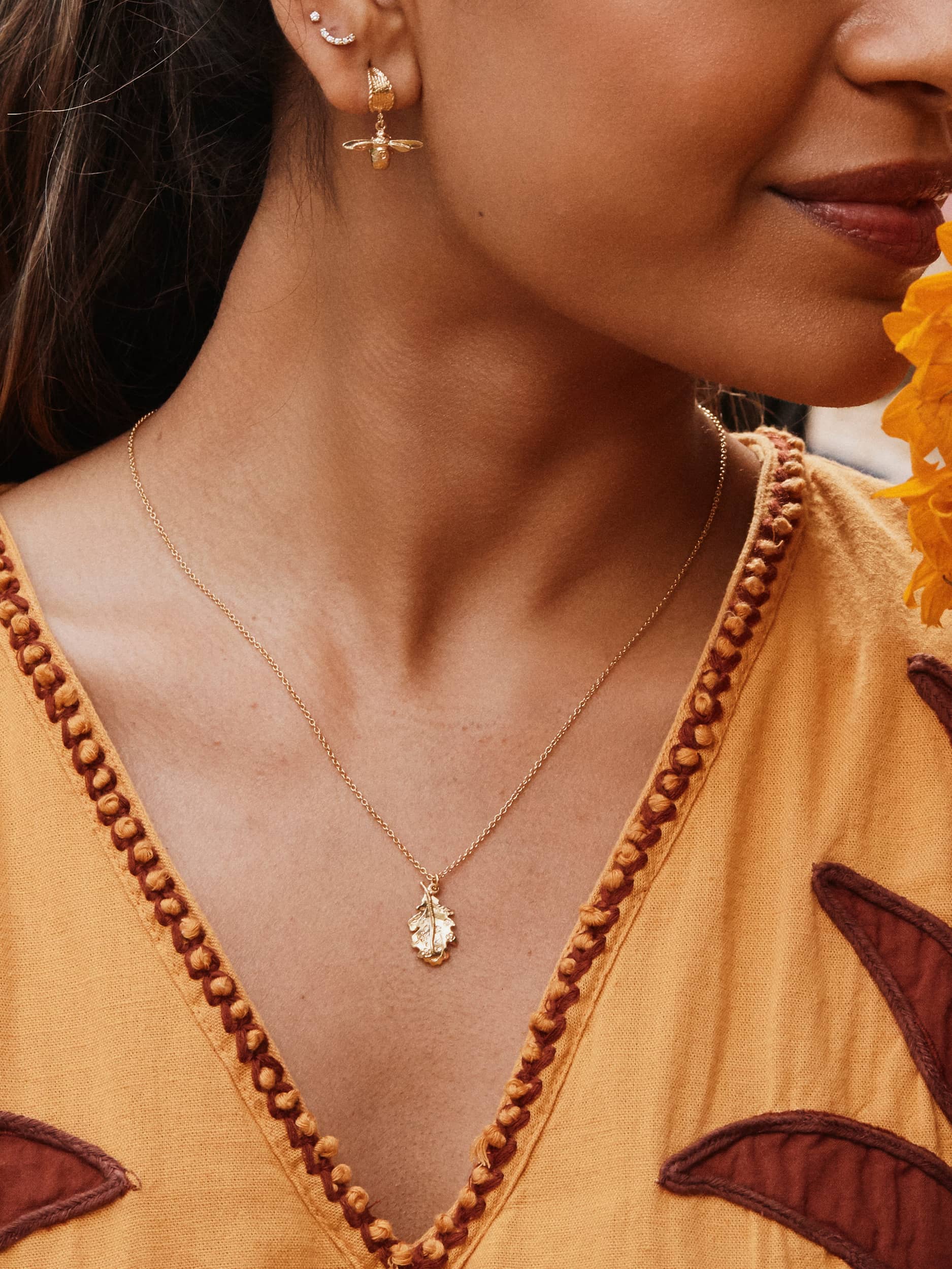 Floral Engraved Oak Leaf Necklace - image 2