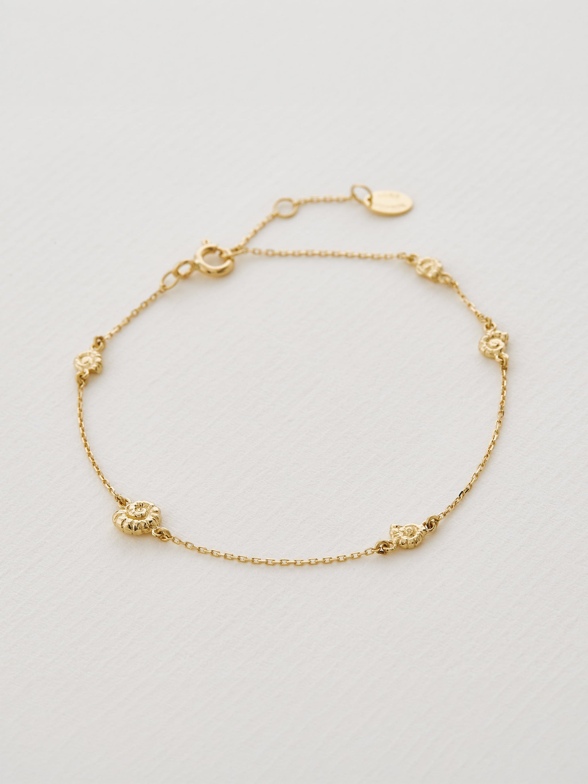 Ammonite In-Line Bracelet - image 3 | 18ct yellow gold
