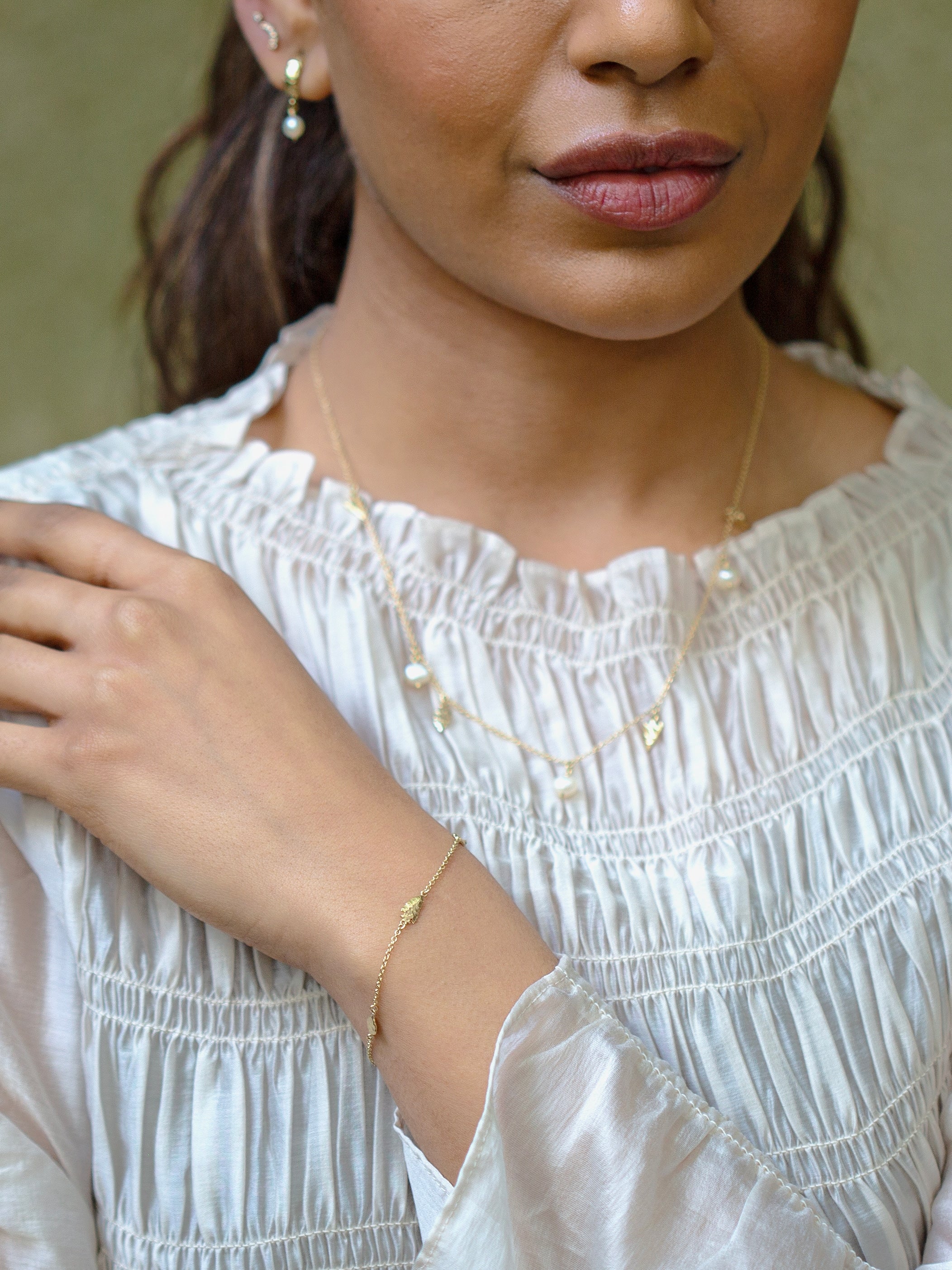 Inline Flint Arrowhead Bracelet with Freshwater Pearl Detail - image 2