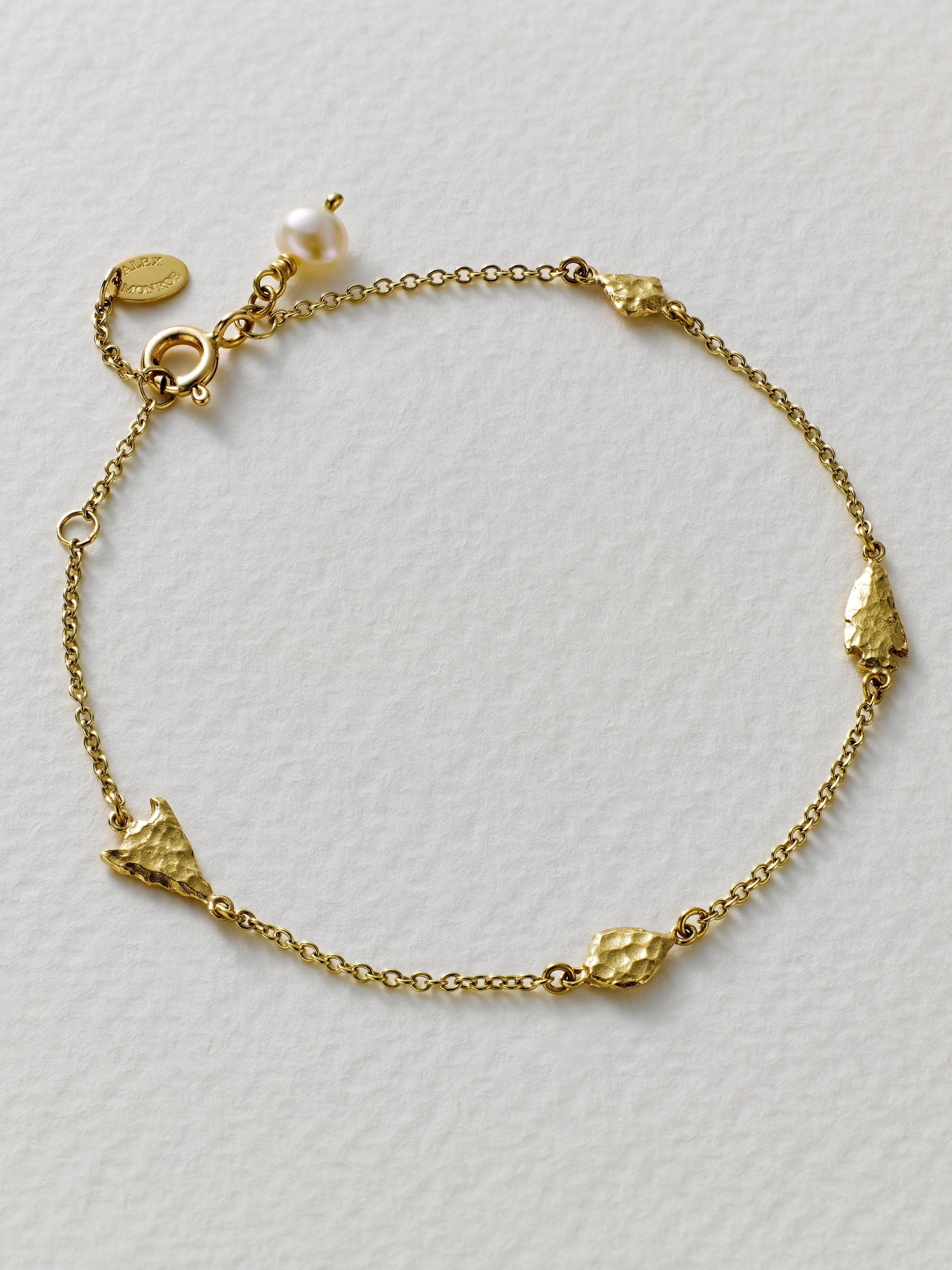 Inline Flint Arrowhead Bracelet with Freshwater Pearl Detail - image 4 | 18ct yellow gold