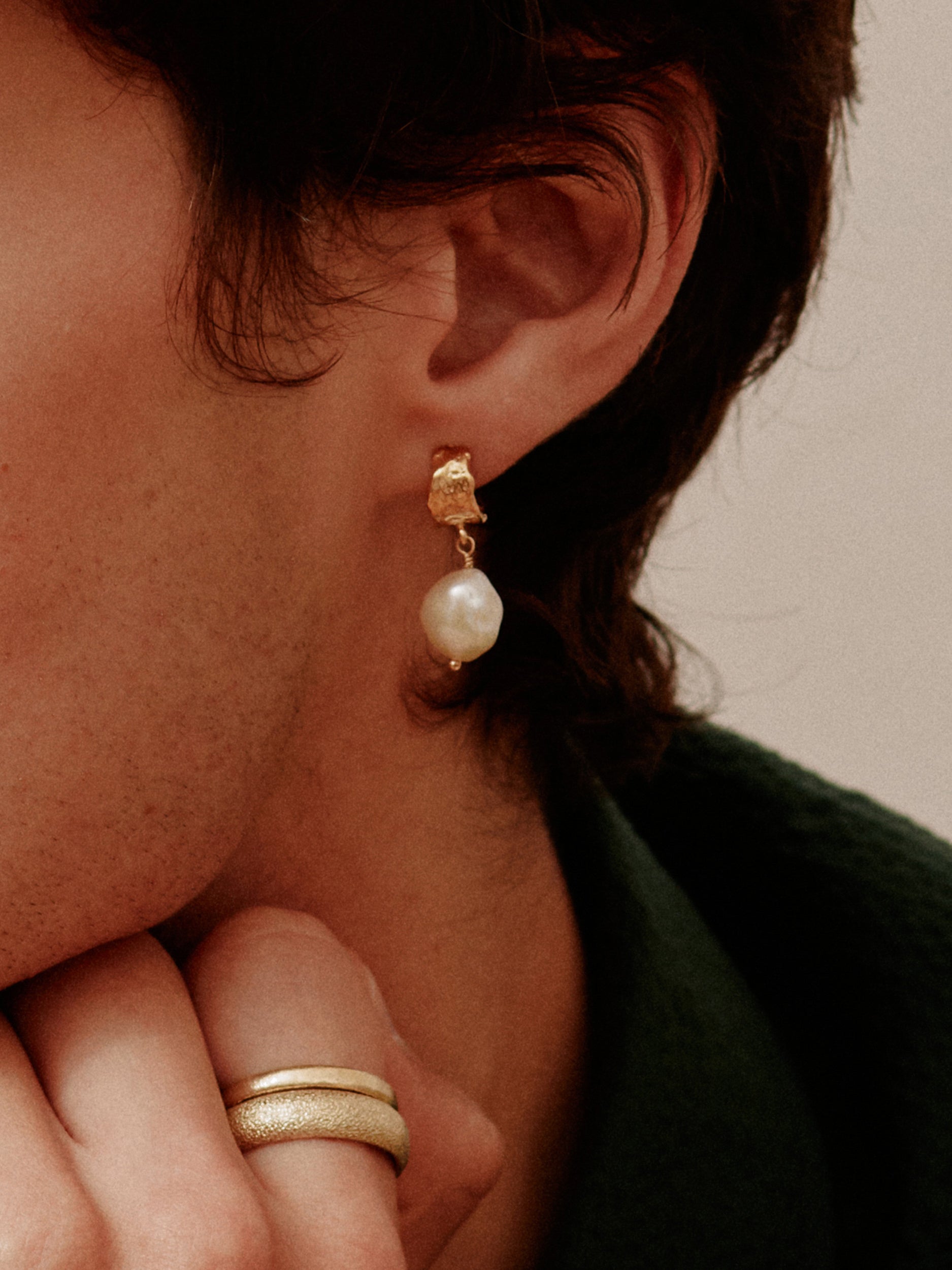 Bark Huggie Hoops with Baroque Pearls - image 4