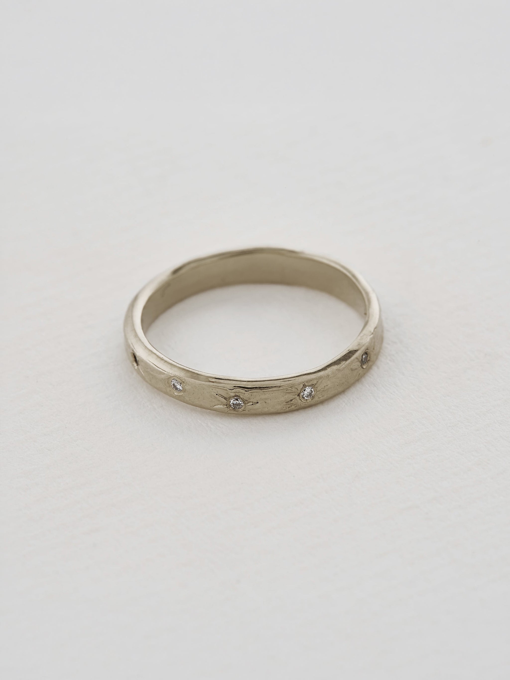 Horsetail Fossil Ring with 7 Diamonds - image 6 | 18ct white gold