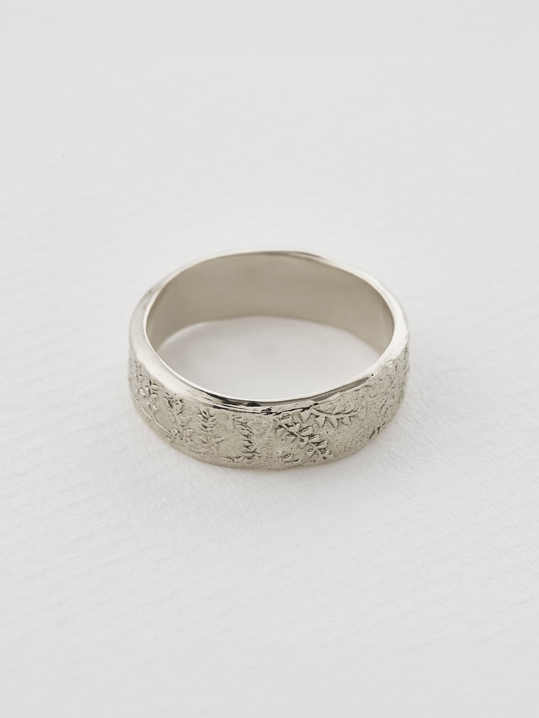 6 mm Heavy Horsetail Fossil Band - image 9 | platinum
