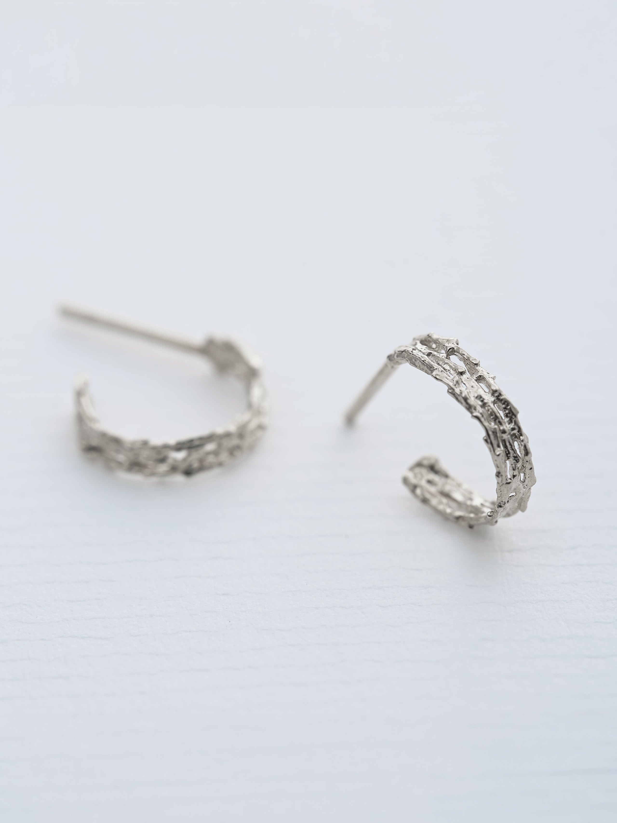 Nest Structure Mini Hoop Earrings - image 8 | silver