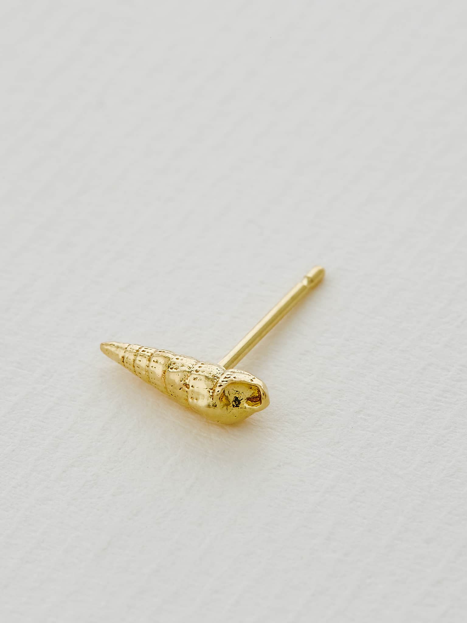 Turret Shell Single Stud Earring - image 3 | 18ct yellow gold