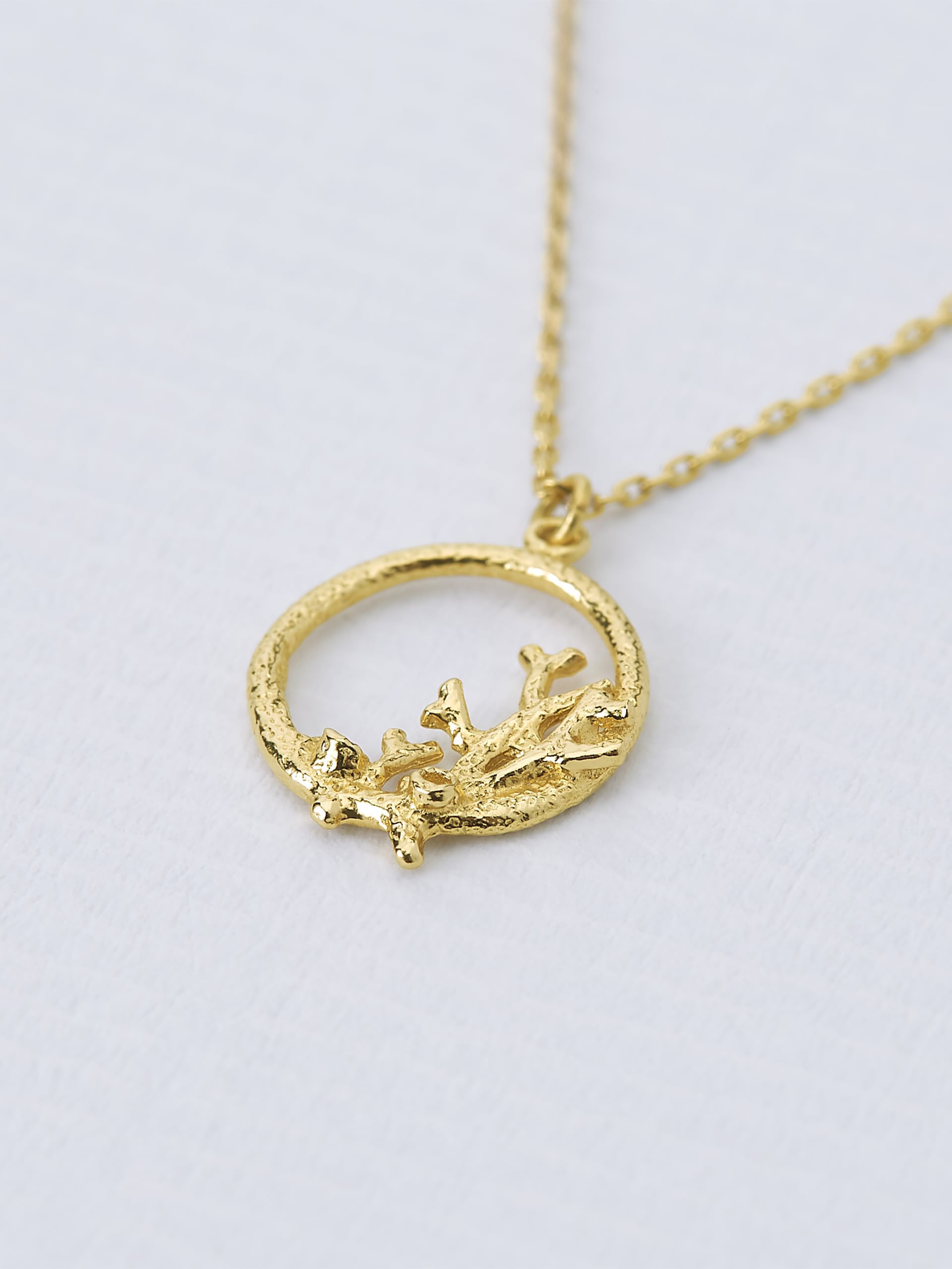 Delicate Reef Loop Necklace - image 2 | 18ct yellow gold
