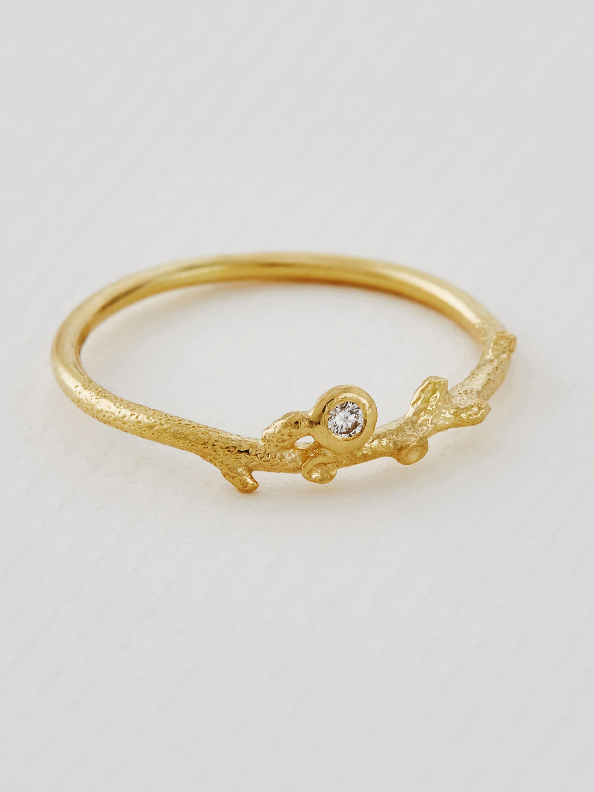 Fine Coral Texture Ring with Ocean Diamond - image 2 | 18ct yellow gold