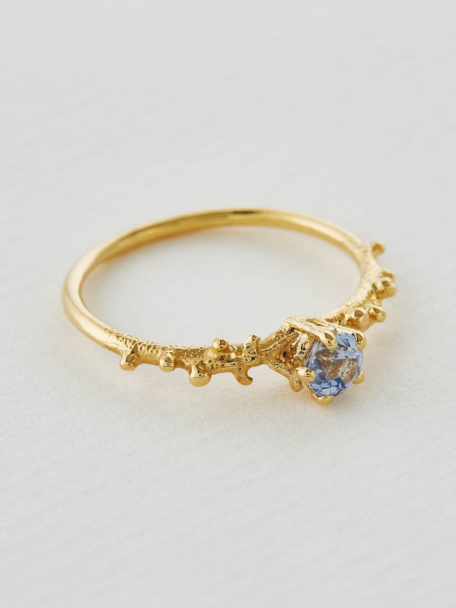 Coral Texture Blue Sapphire Solitaire Ring - image 3 | 18ct yellow gold