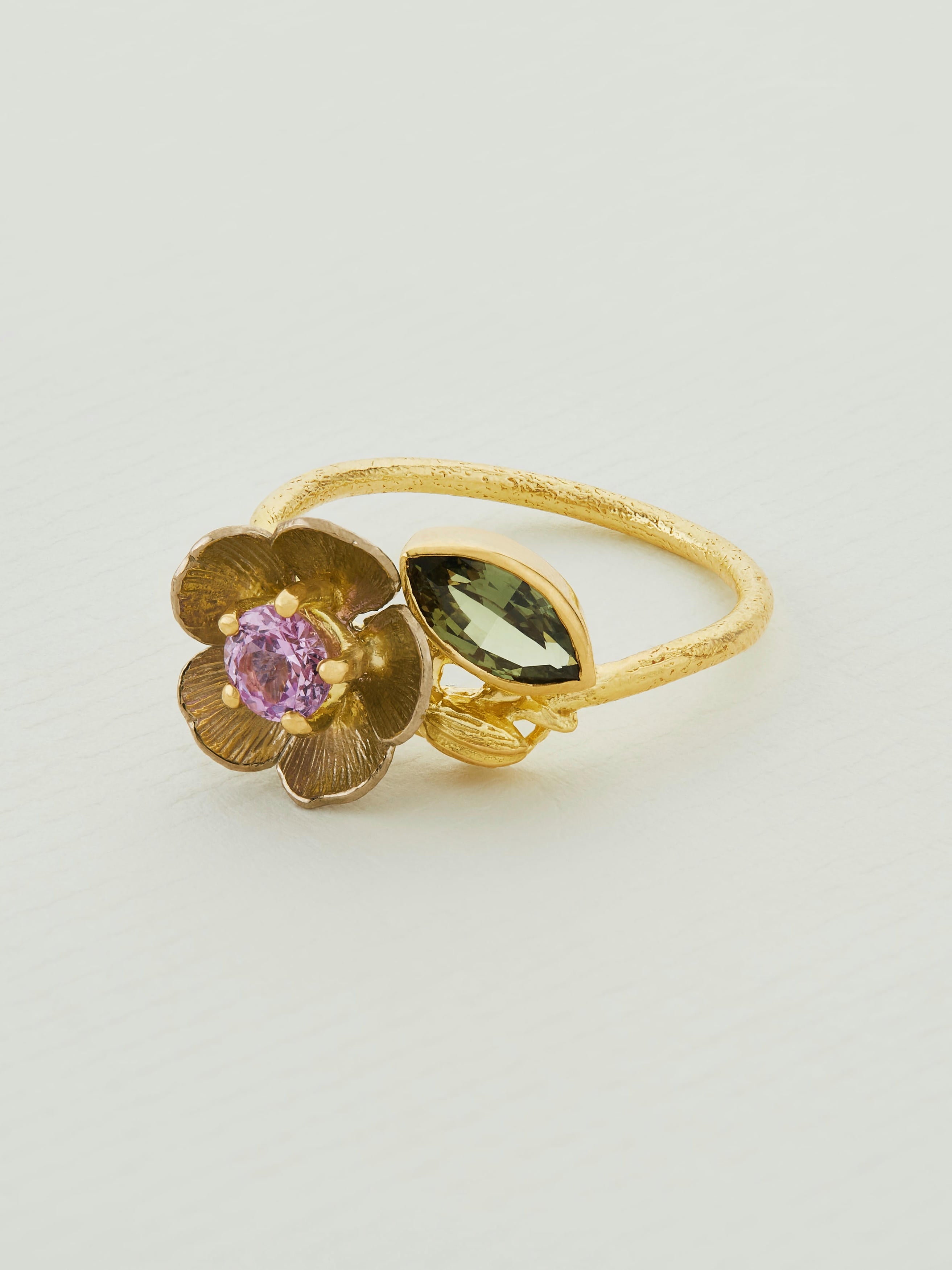 Blackberry Flower & Sapphire Ring - image 2 | 18ct yellow gold